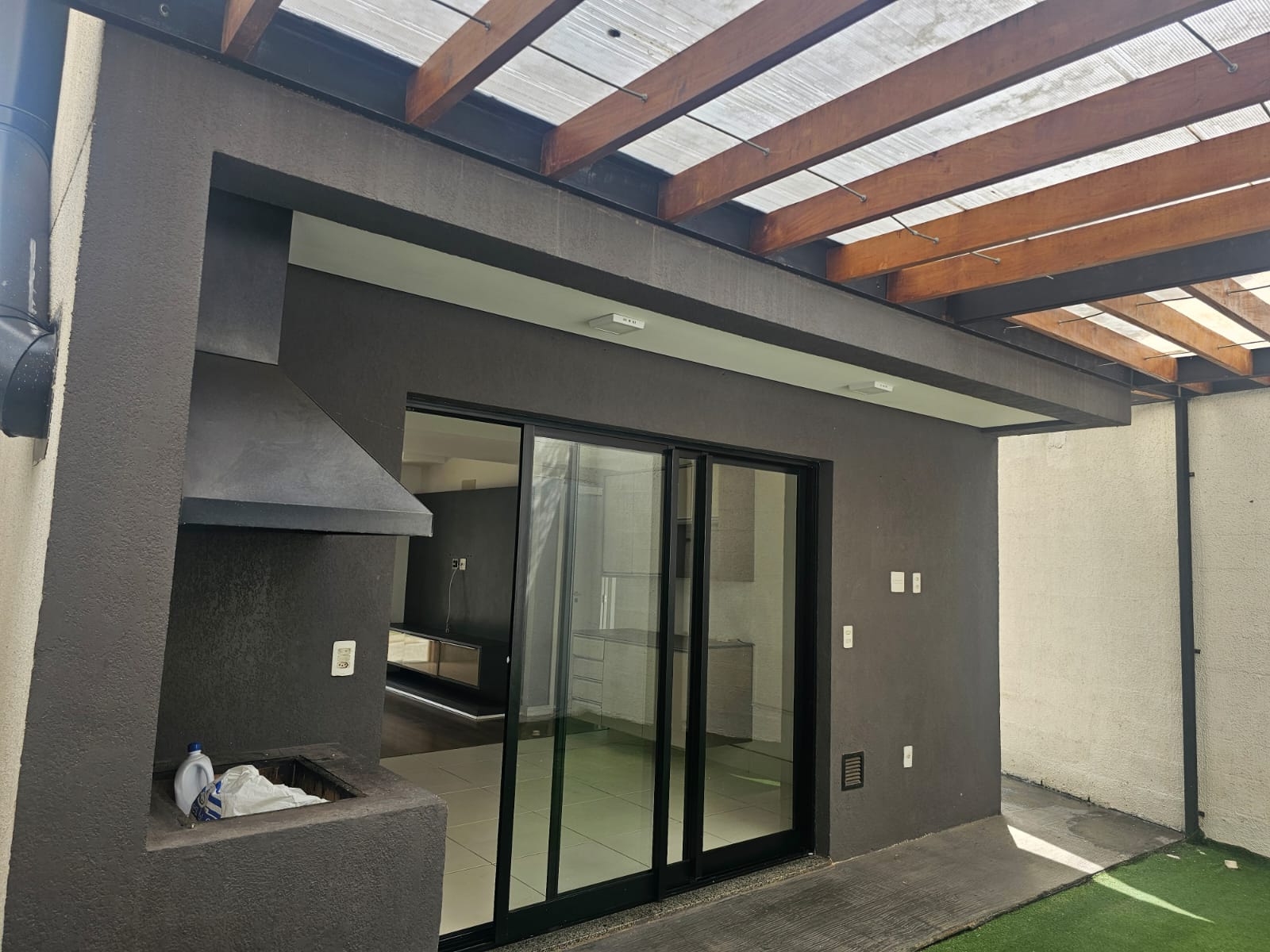 Casa à venda com 4 quartos, 150m² - Foto 17