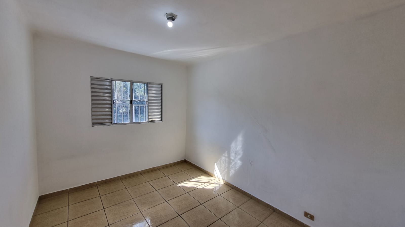 Casa para alugar com 2 quartos, 70m² - Foto 4