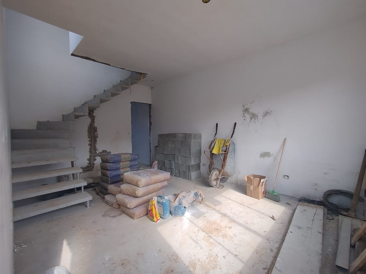 Casa à venda com 2 quartos, 68m² - Foto 2