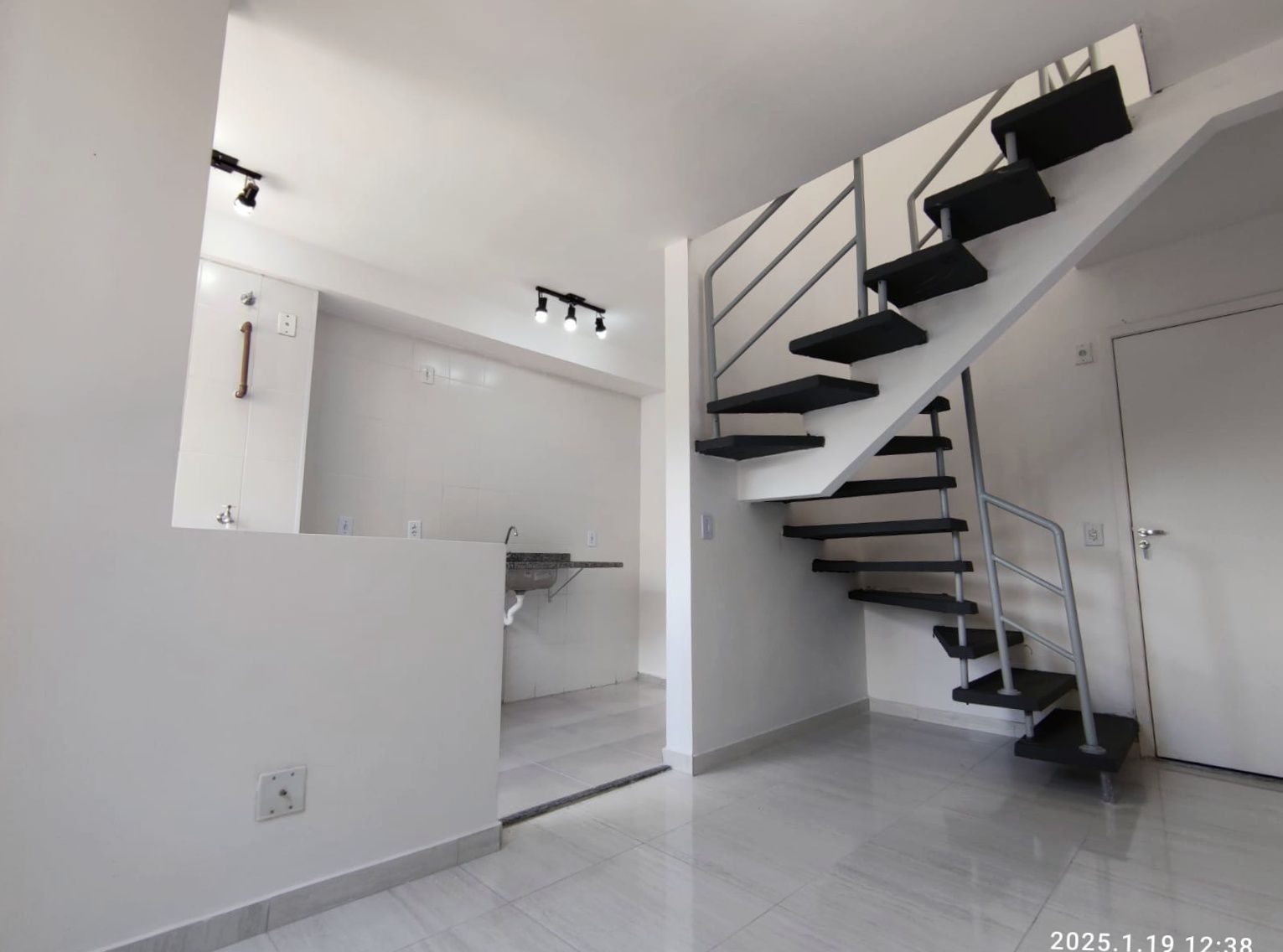  Cobertura Duplex com 3 Dormitórios no Residencial Lê Mont-Jardim  Isis-Cotia/SP