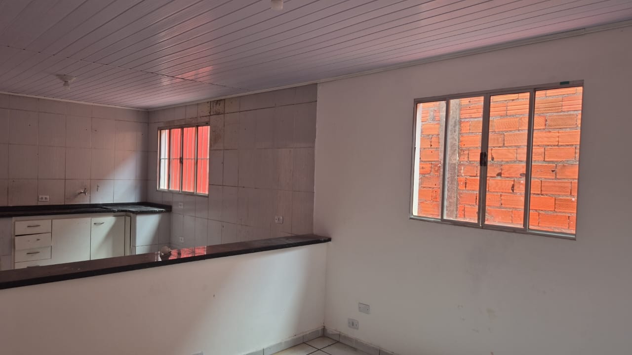 Casa para alugar com 4 quartos, 42m² - Foto 8