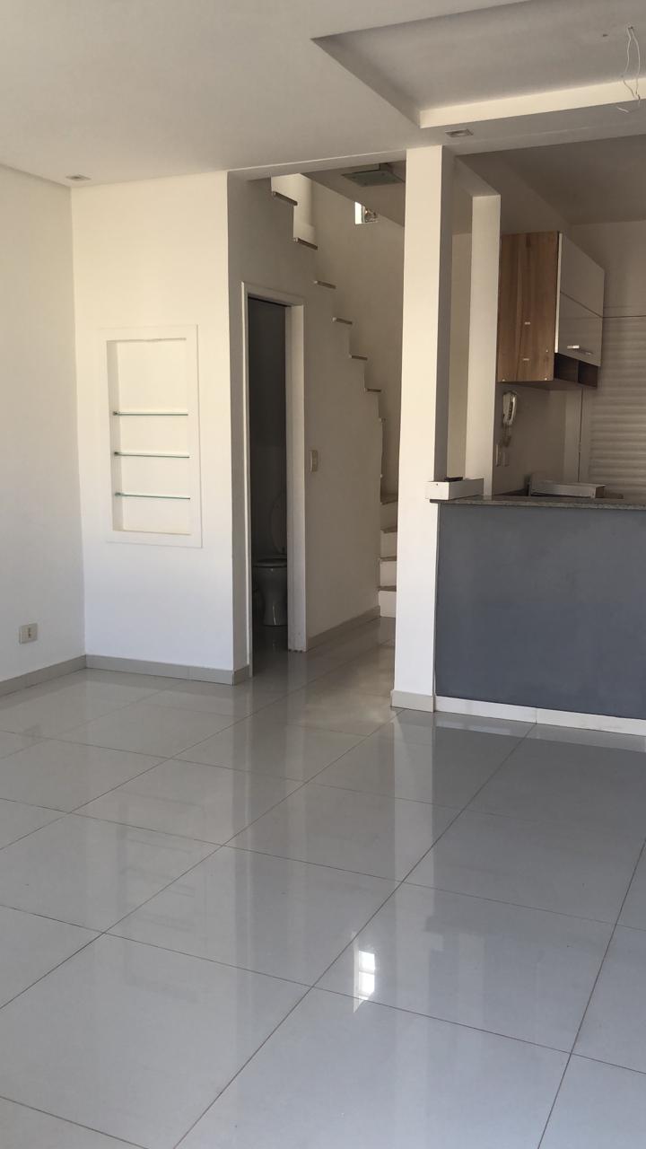 Linda Casa com 02 Dormitórios -  Condomínio Refúgio Canta Galo II - Jardim Caiapia - Cotia/SP