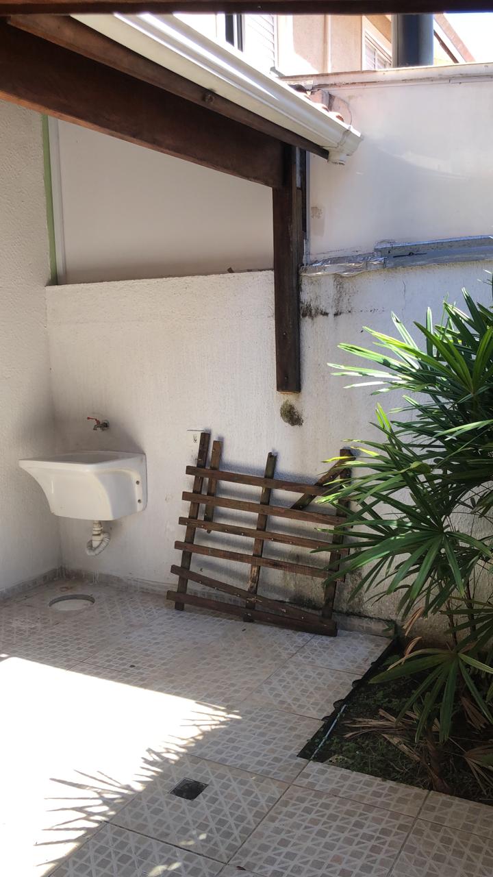 Linda Casa com 02 Dormitórios -  Condomínio Refúgio Canta Galo II - Jardim Caiapia - Cotia/SP