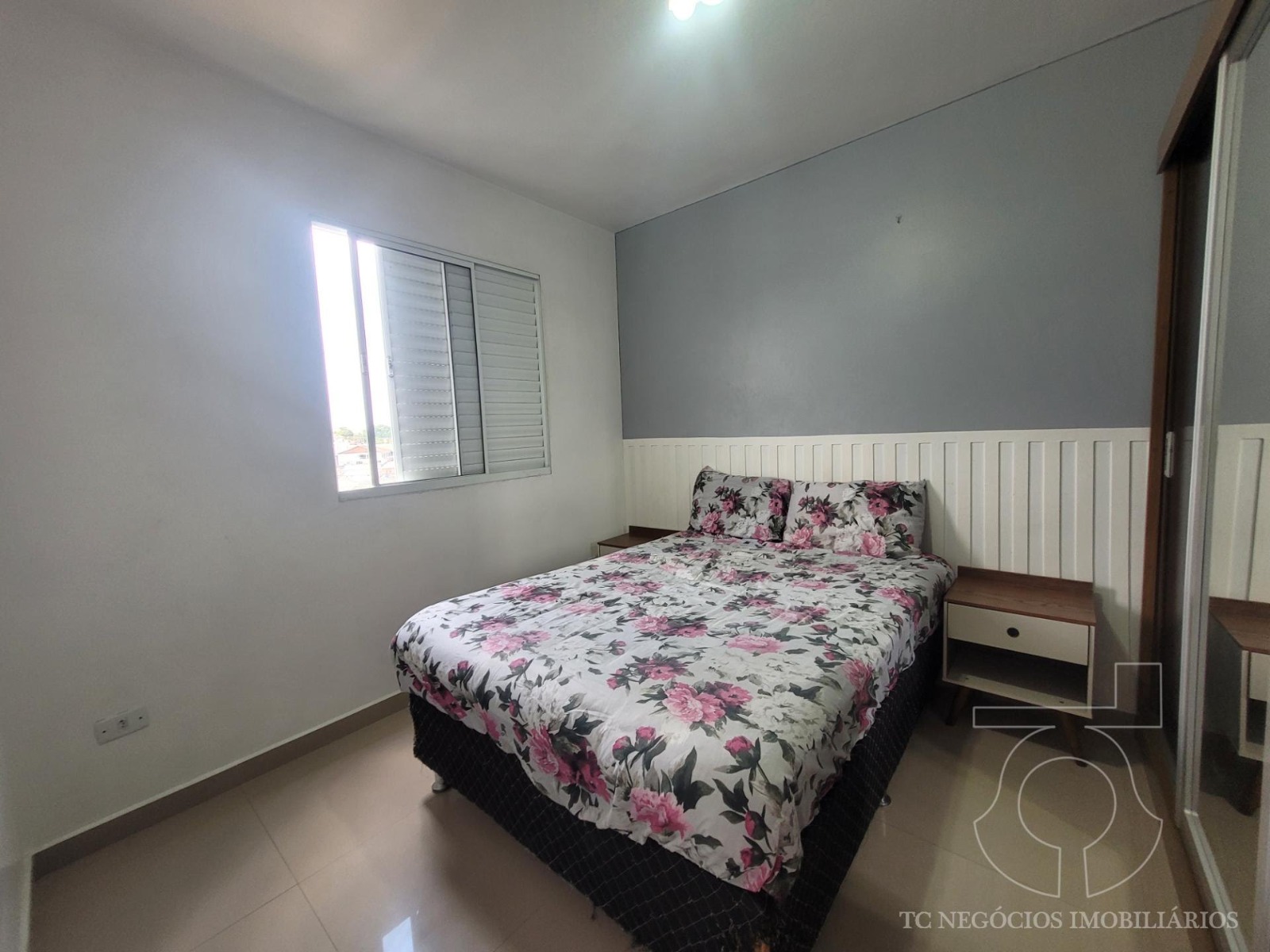 Apartamento (V) - 03 Dormitórios - Condomínio Costa do Sol - Jardim Sabia - Cotia