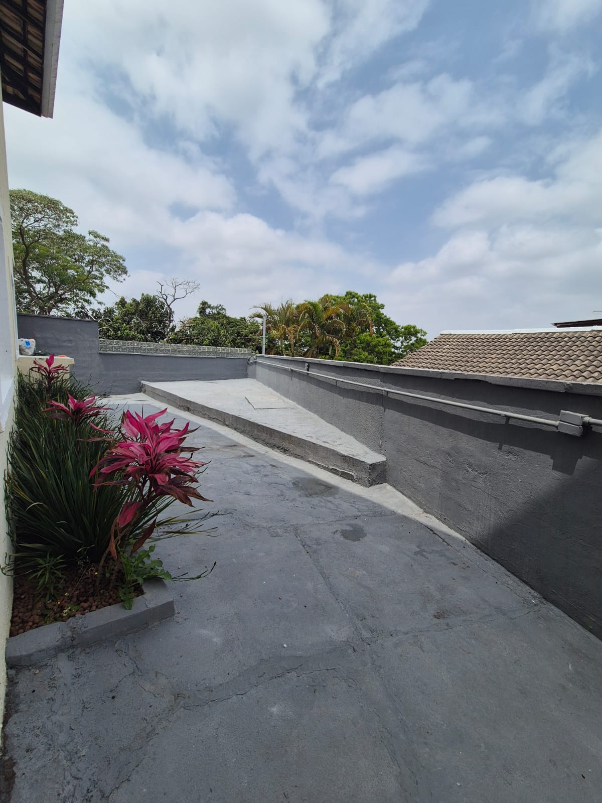 Casa com 03 Quartos - Condomínio Valle Dos Ipês - Cotia/SP