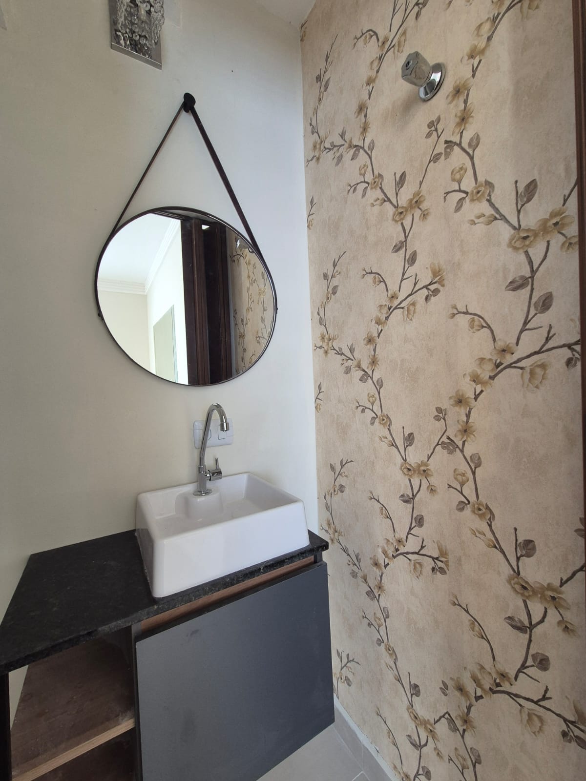 Casa com 03 Quartos - Condomínio Valle Dos Ipês - Cotia/SP