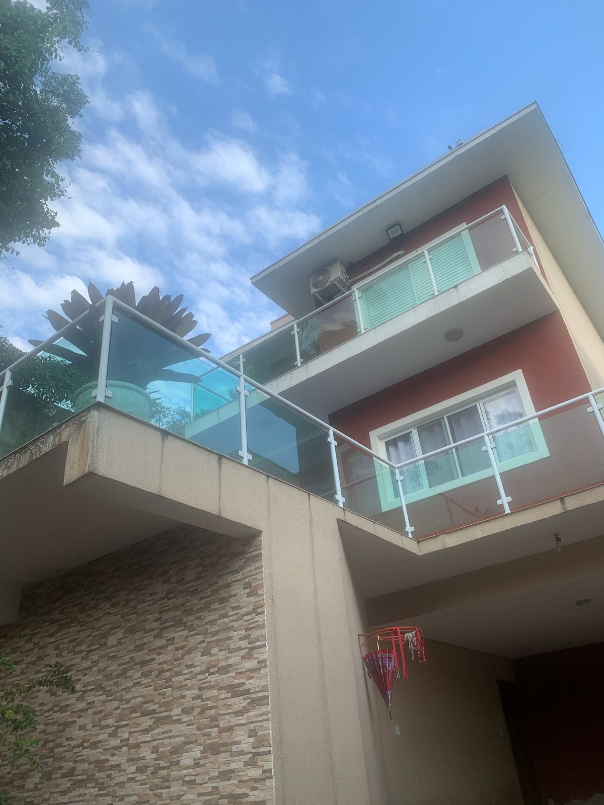 Belissimo Sobrado com 03 Dorms sendo 01 suíte e Piscina  - Parque Rincão- Cotia/ SP
