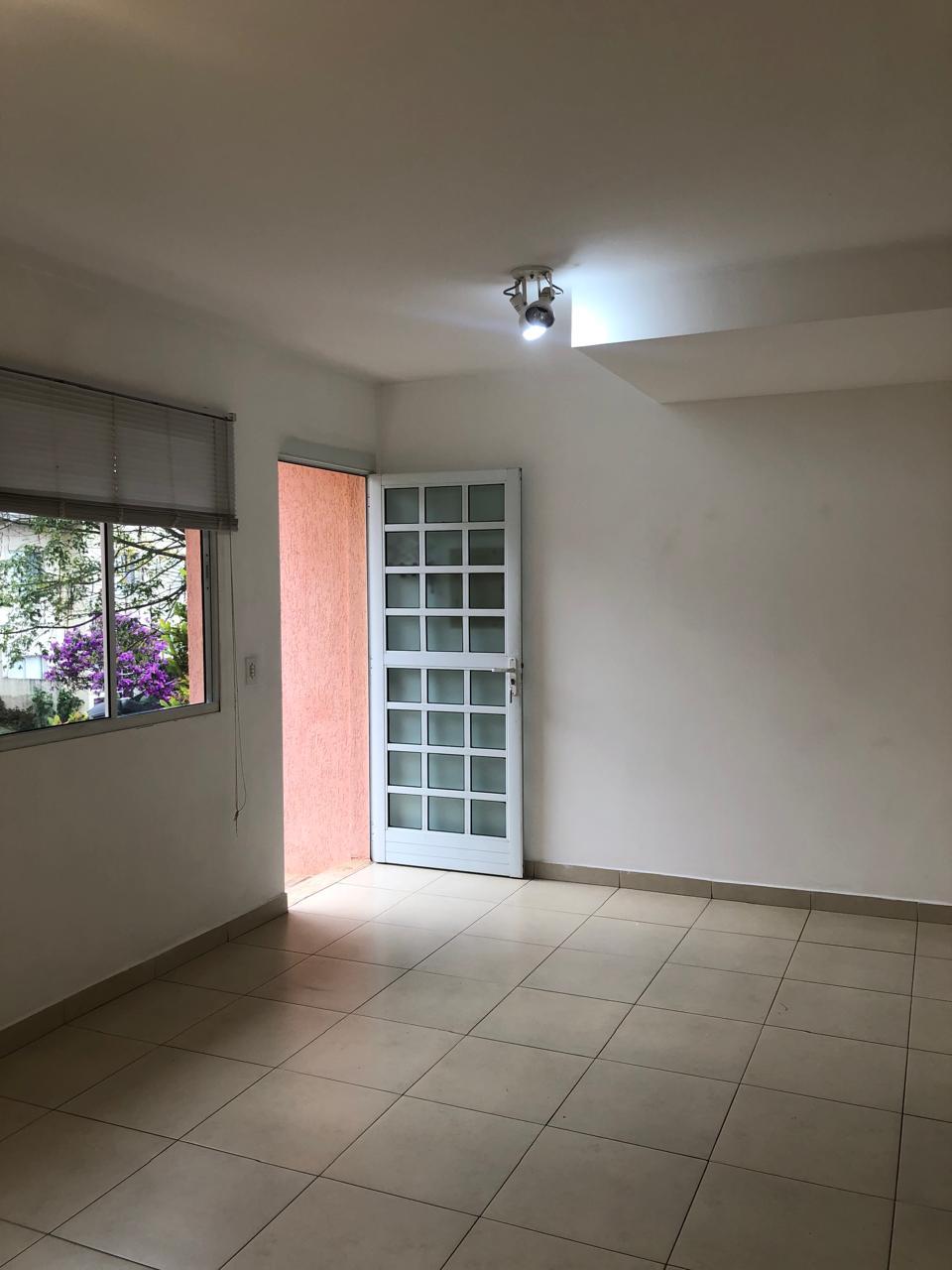 Lindíssima Casa (L) - 3 Dormitórios sendo 01 suíte- Condomínio Porto Seguro - Granja Vianna - Cotia SP