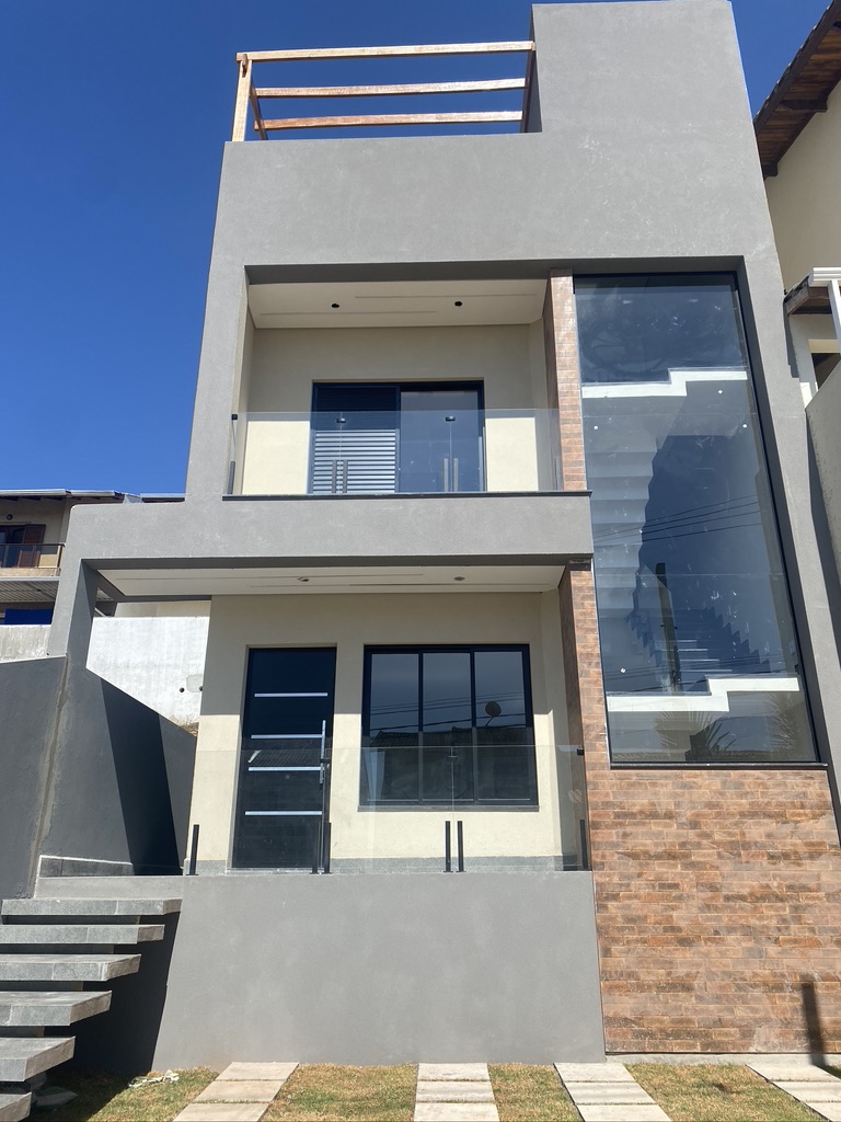 Casa à venda com 3 quartos, 183m² - Foto 1