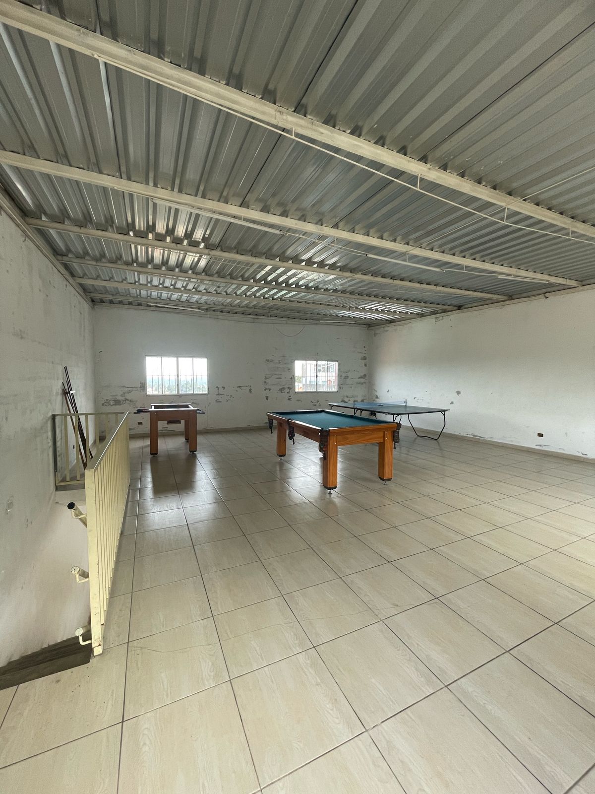 Casa com piscina e 02 dormitórios - Jardim Araruama - Cotia/SP