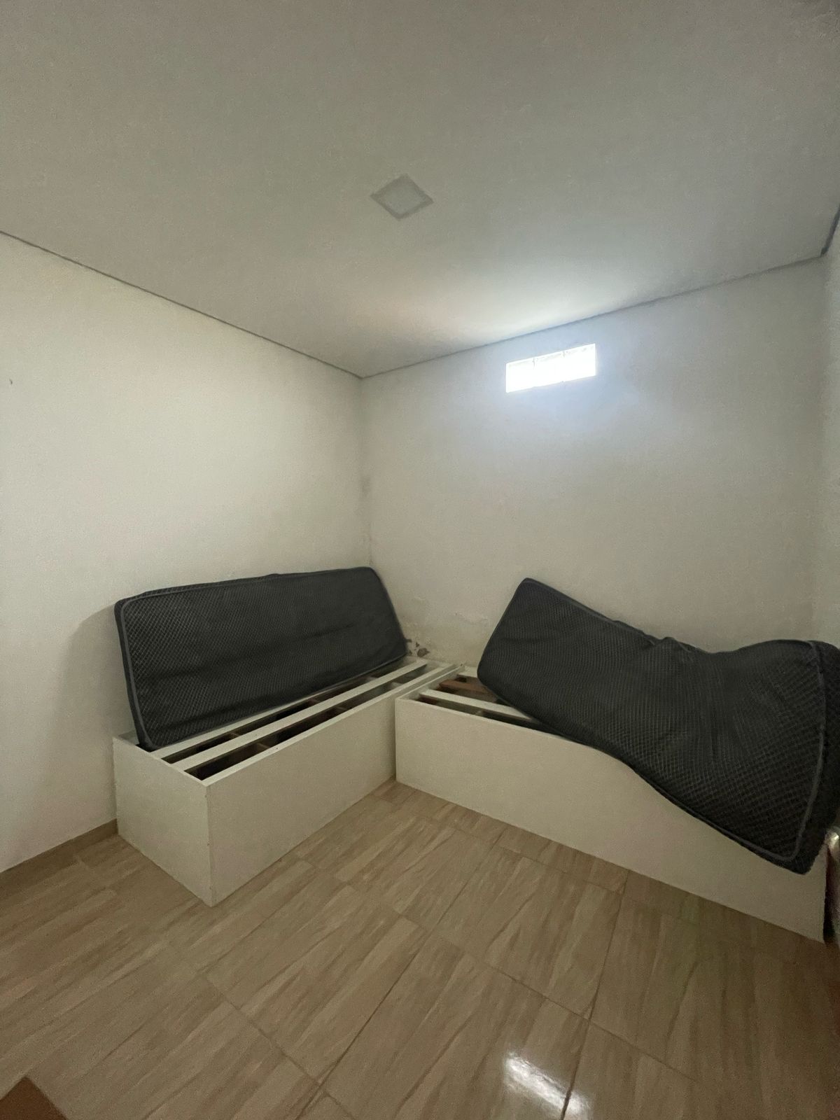 Casa com piscina e 02 dormitórios - Jardim Araruama - Cotia/SP
