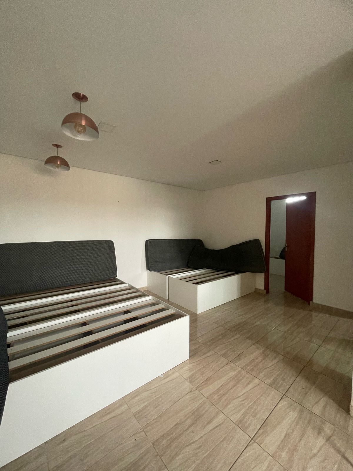Casa com piscina e 02 dormitórios - Jardim Araruama - Cotia/SP