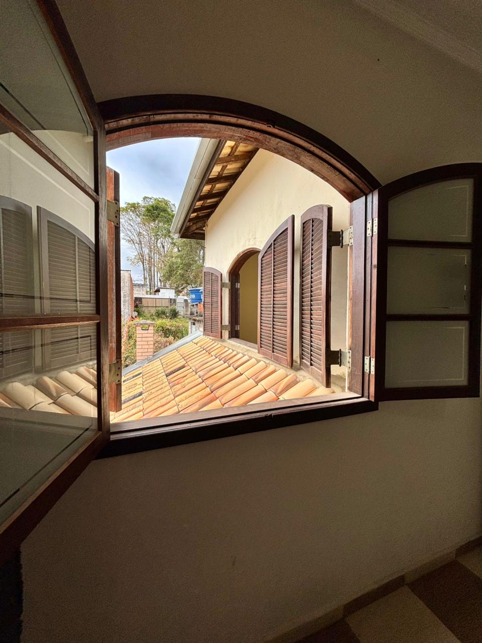 Casa com 5 Quartos - Jardim Sabiá - Cotia / SP 