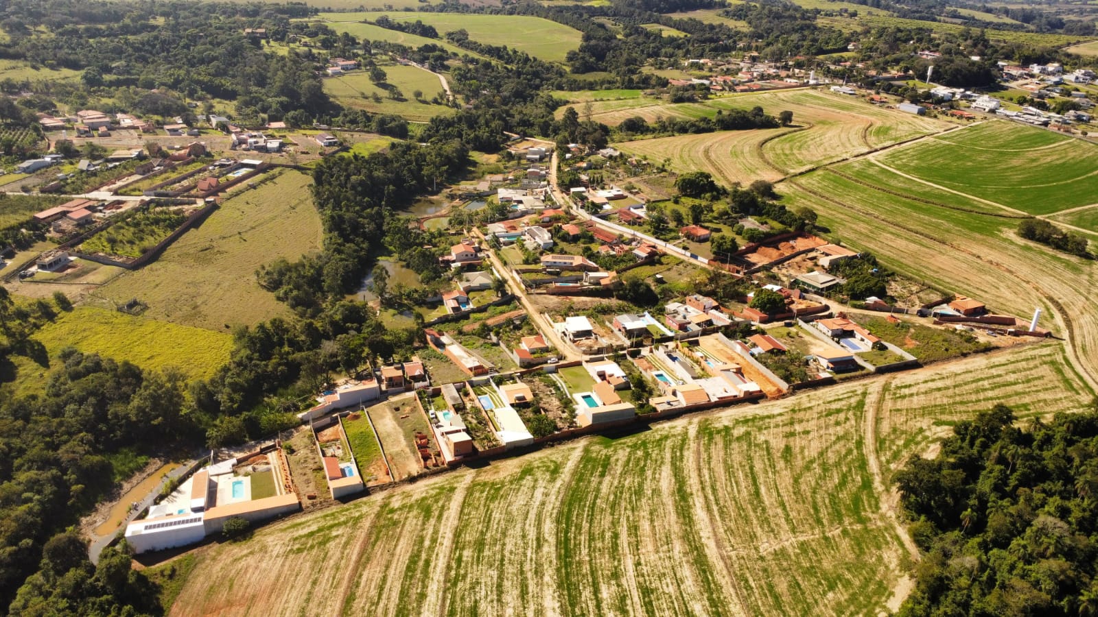 Terreno à venda com 1 quarto, 1121m² - Foto 3