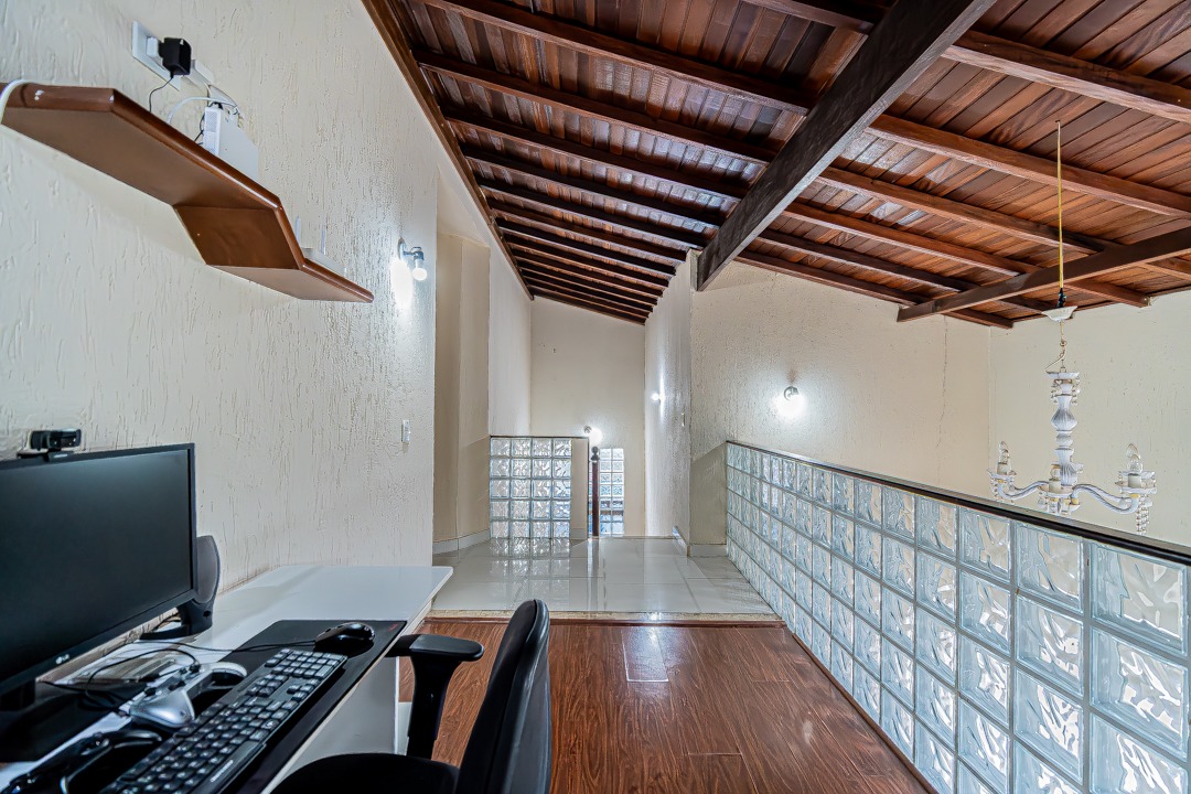 Casa com 05 Quartos - Condomínio Villa Rica - Vargem Grande Paulista/SP