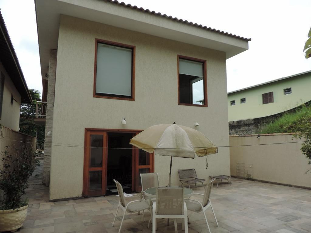Casa para alugar com 3 quartos, 500m² - Foto 1