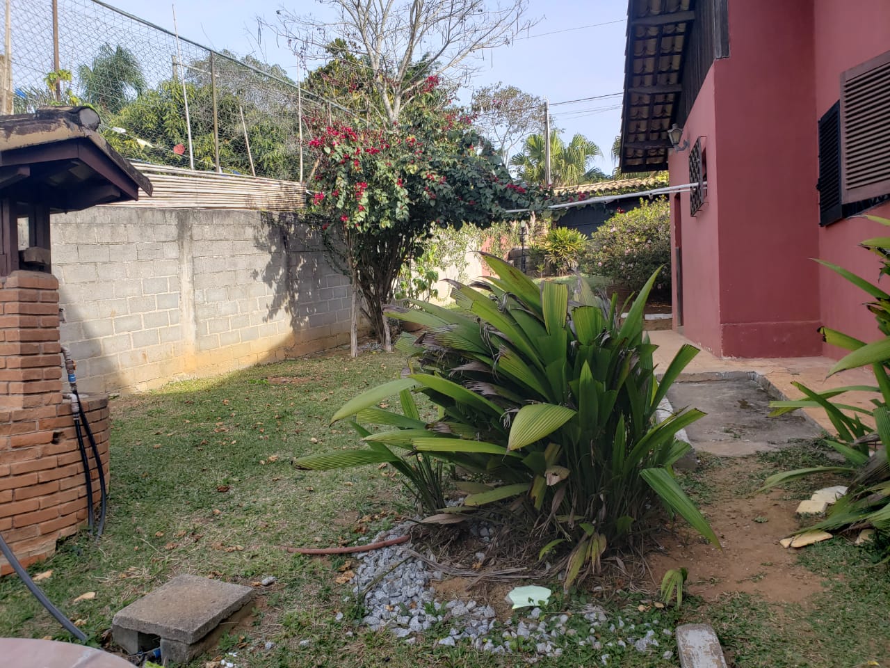 Chácara com 2.000m² - Aguassaí - Cotia/SP