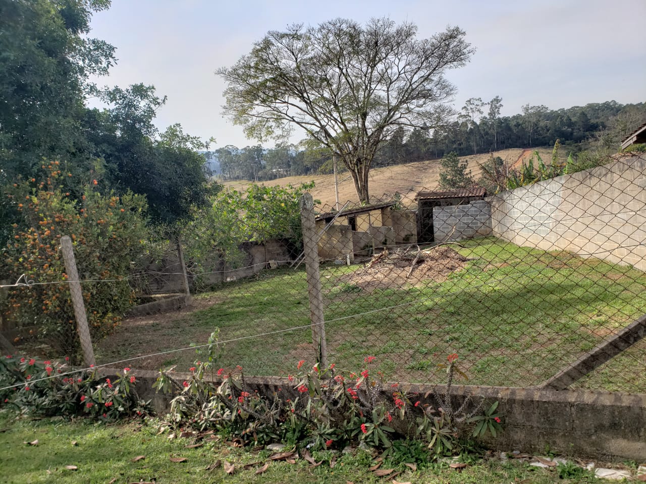 Chácara com 2.000m² - Aguassaí - Cotia/SP