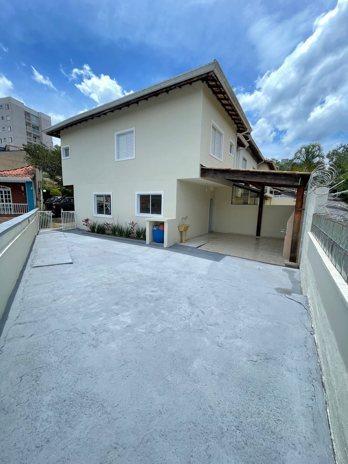 Casa com 03 Quartos - Jardim dos Ipes -Condominio Vale dos Ipês - Cotia/SP