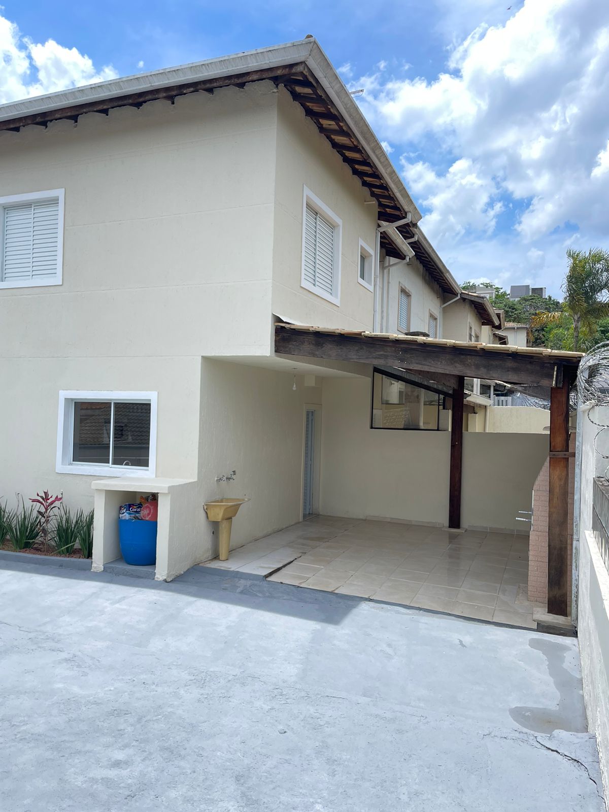 Casa com 03 Quartos - Jardim dos Ipes -Condominio Vale dos Ipês - Cotia/SP