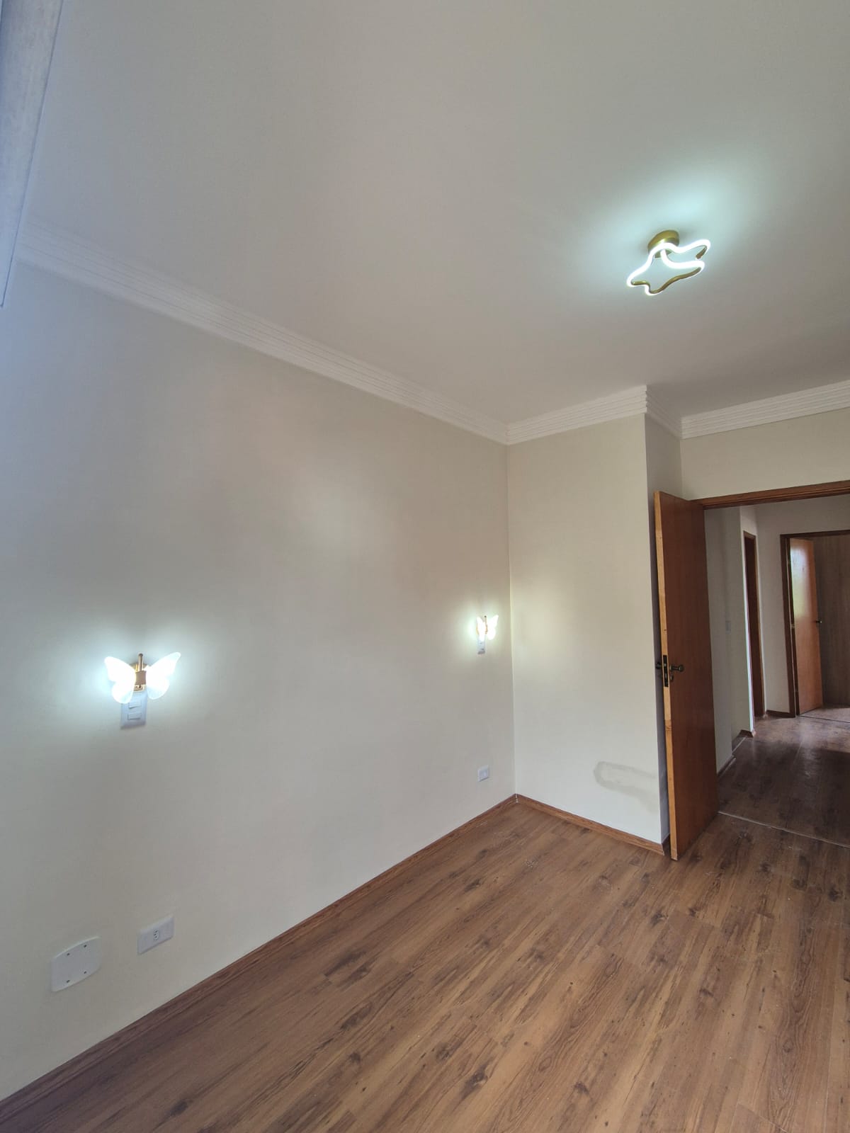 Casa com 03 Quartos - Jardim dos Ipes -Condominio Vale dos Ipês - Cotia/SP