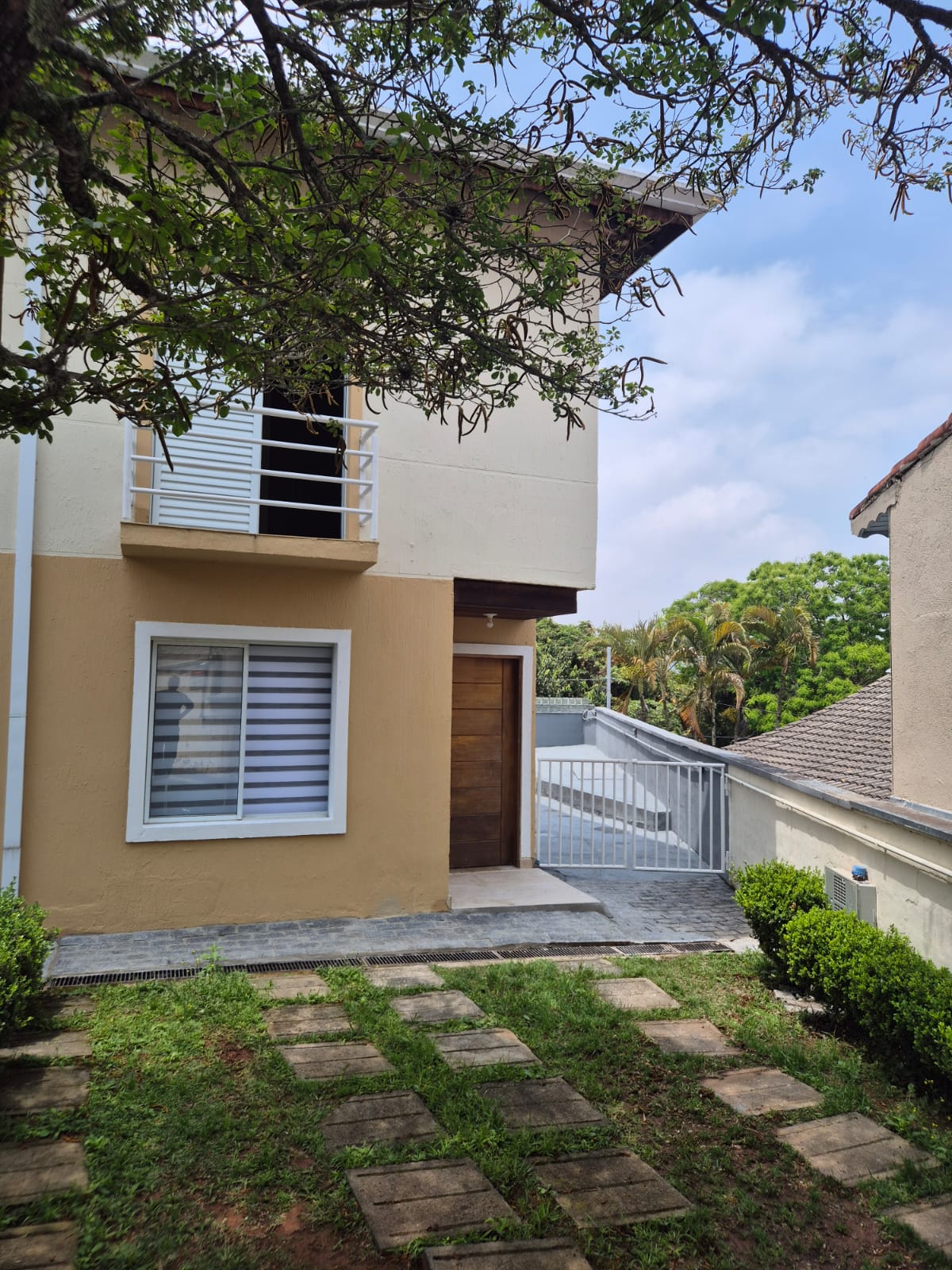 Casa com 03 Quartos - Jardim dos Ipes -Condominio Vale dos Ipês - Cotia/SP