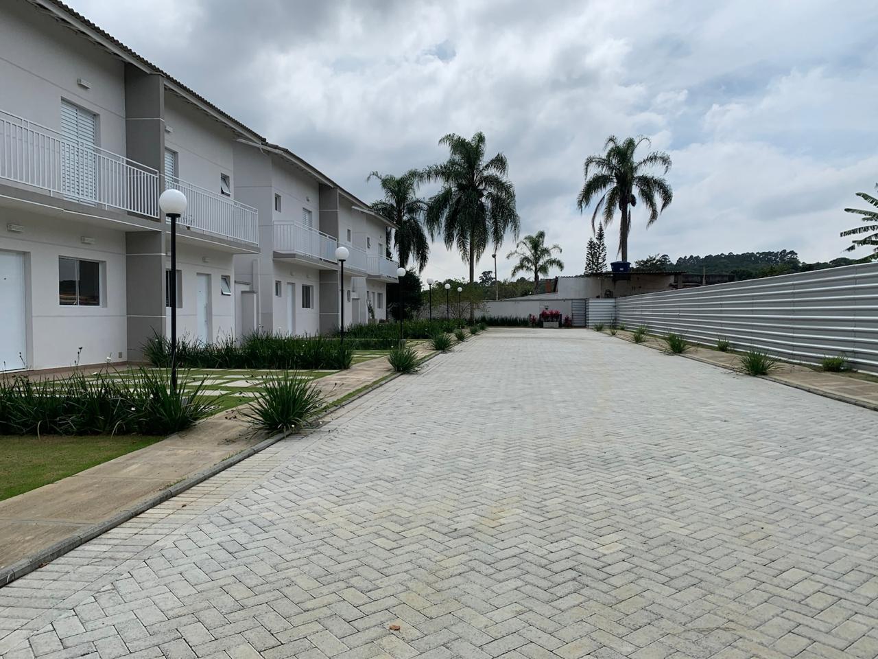 Casa à venda com 2 quartos, 70m² - Foto 1