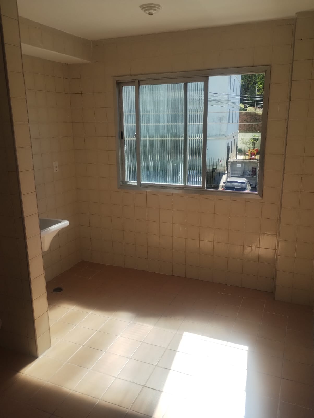 Apartamento com 02 Quartos - Edifício Crisântemo - Rio das Pedras - Cotia/SP