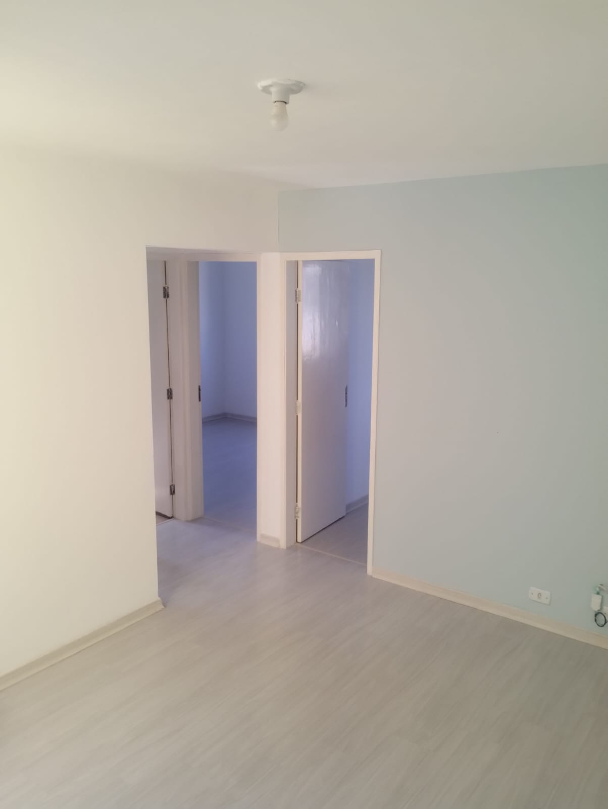 Apartamento com 02 Quartos - Edifício Crisântemo - Rio das Pedras - Cotia/SP