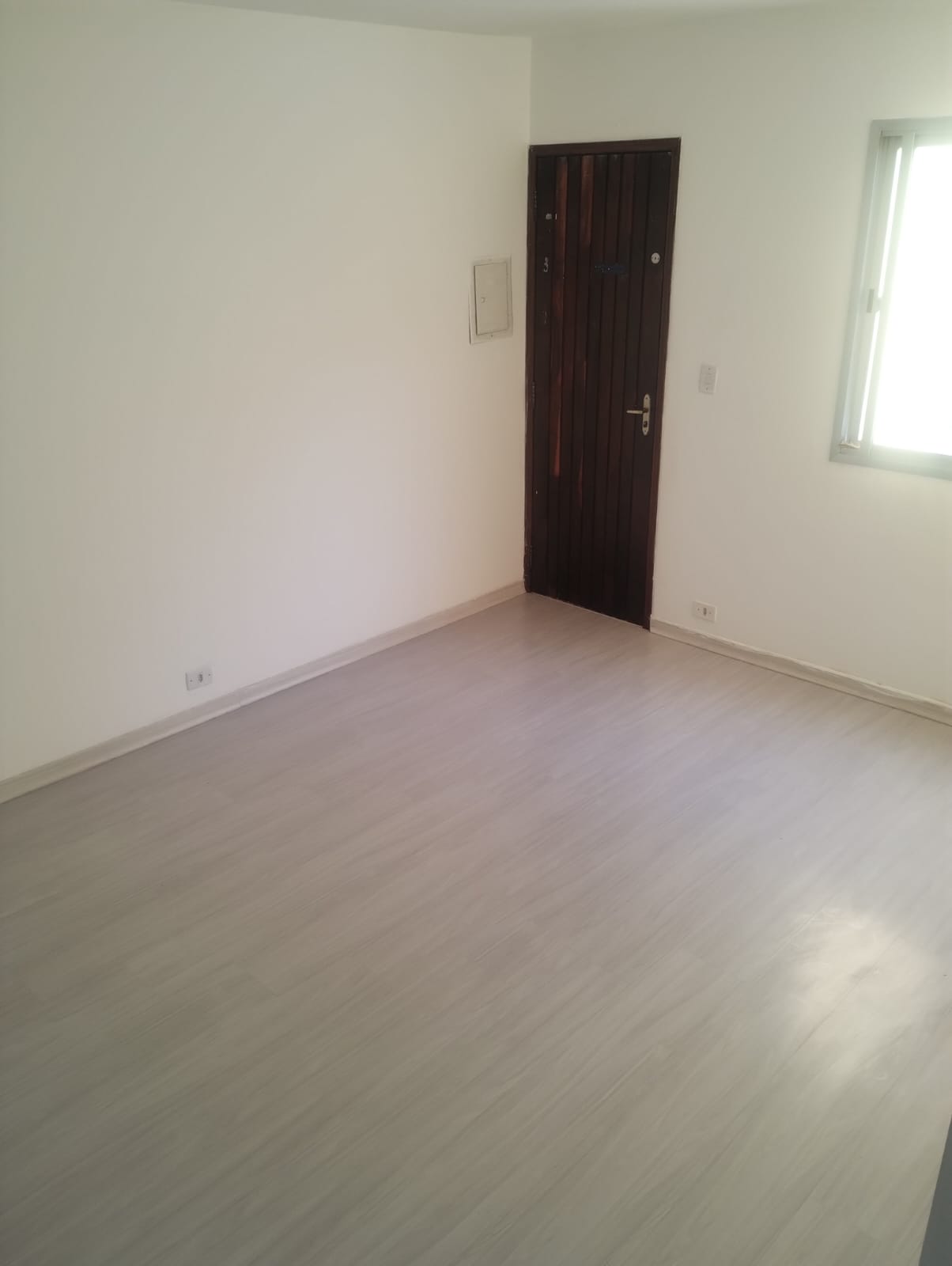 Apartamento com 02 Quartos - Edifício Crisântemo - Rio das Pedras - Cotia/SP