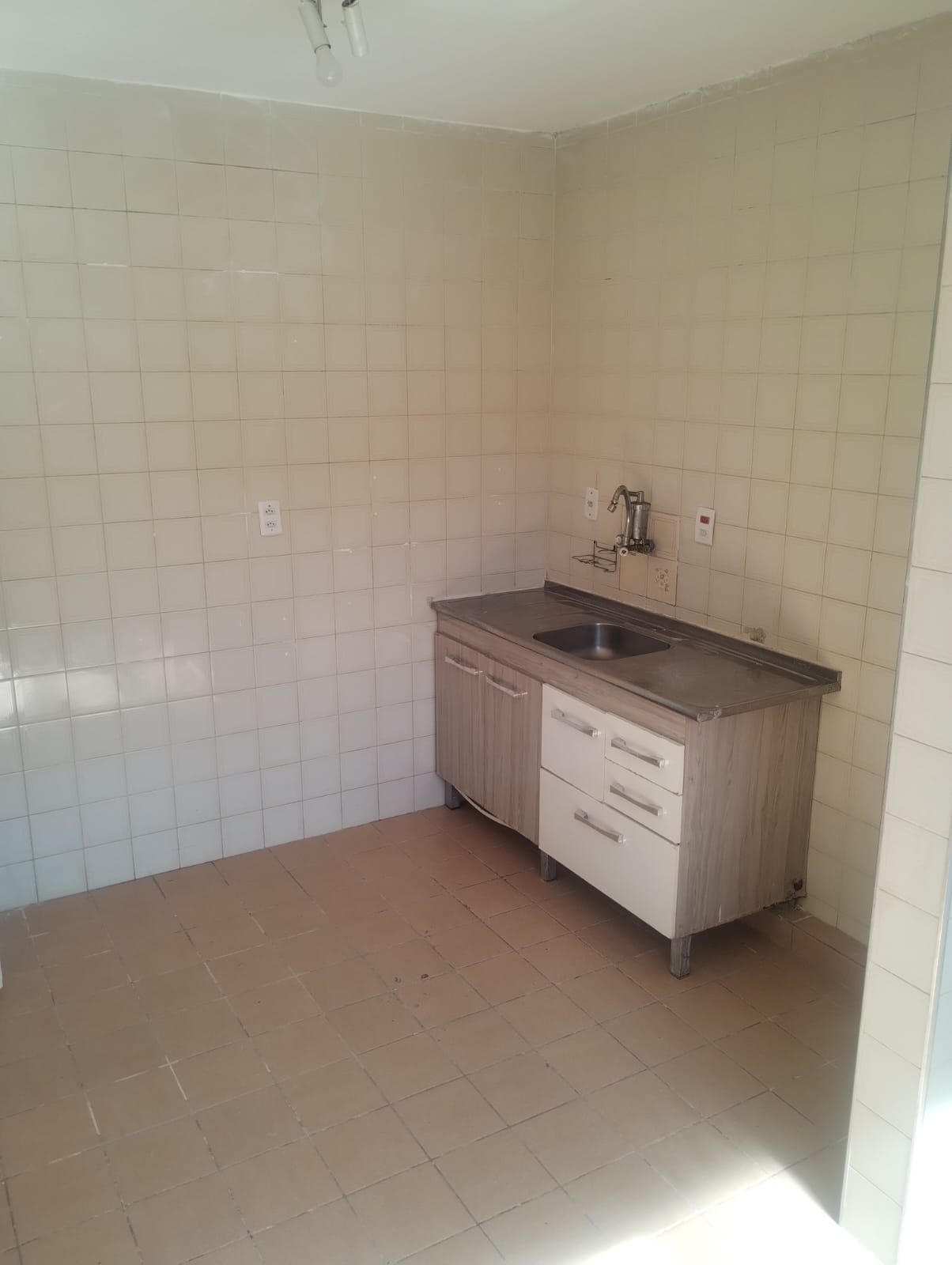 Apartamento com 02 Quartos - Edifício Crisântemo - Rio das Pedras - Cotia/SP