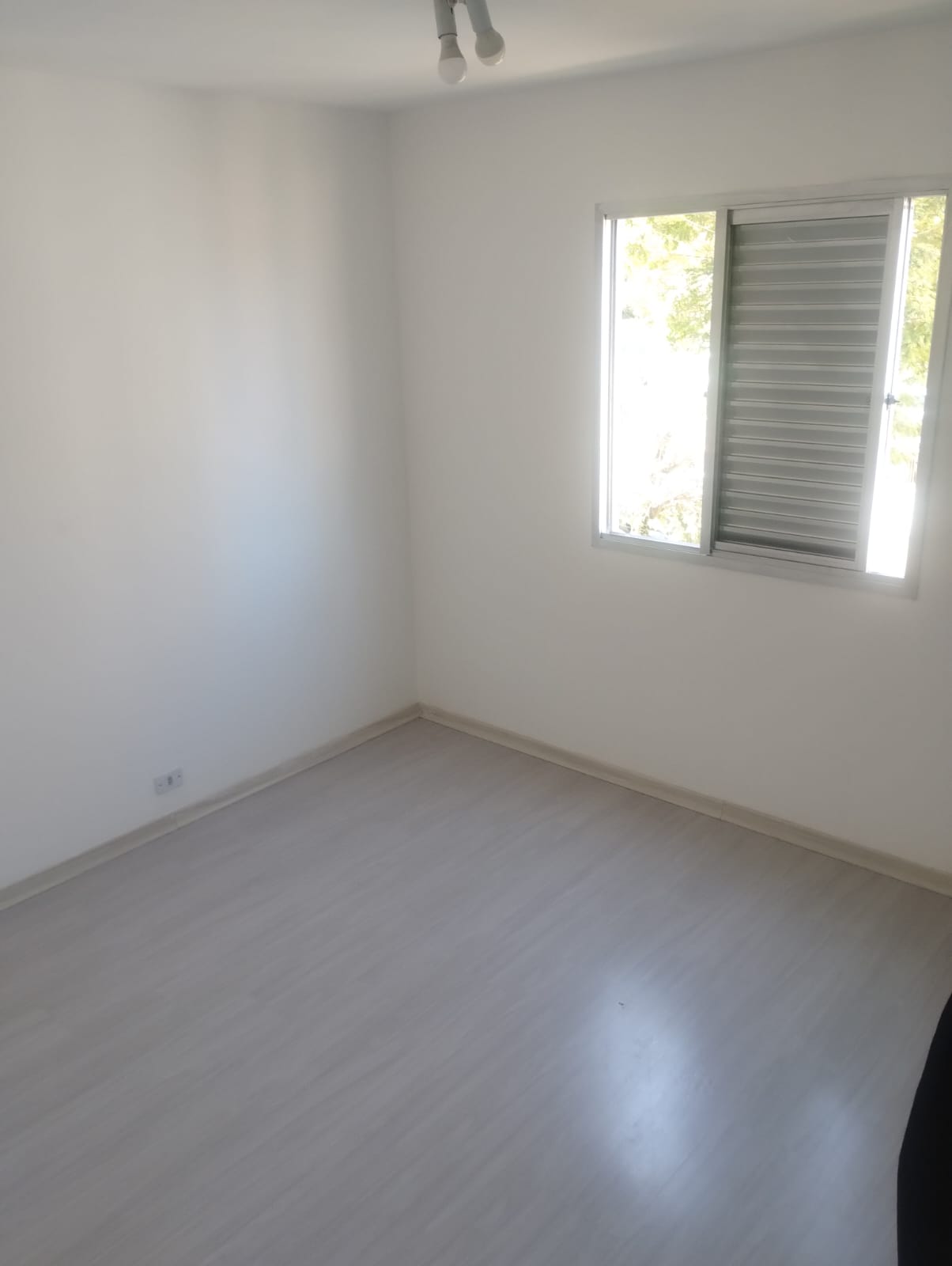 Apartamento com 02 Quartos - Edifício Crisântemo - Rio das Pedras - Cotia/SP