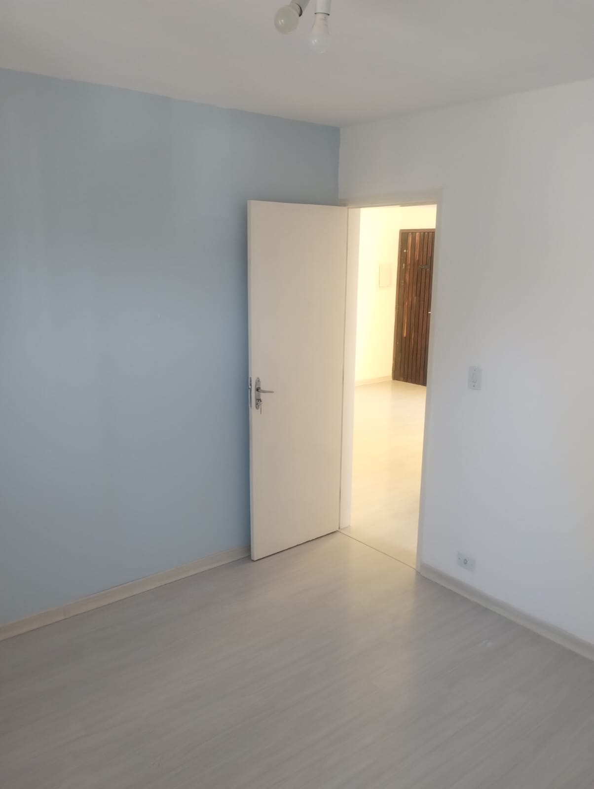 Apartamento com 02 Quartos - Edifício Crisântemo - Rio das Pedras - Cotia/SP