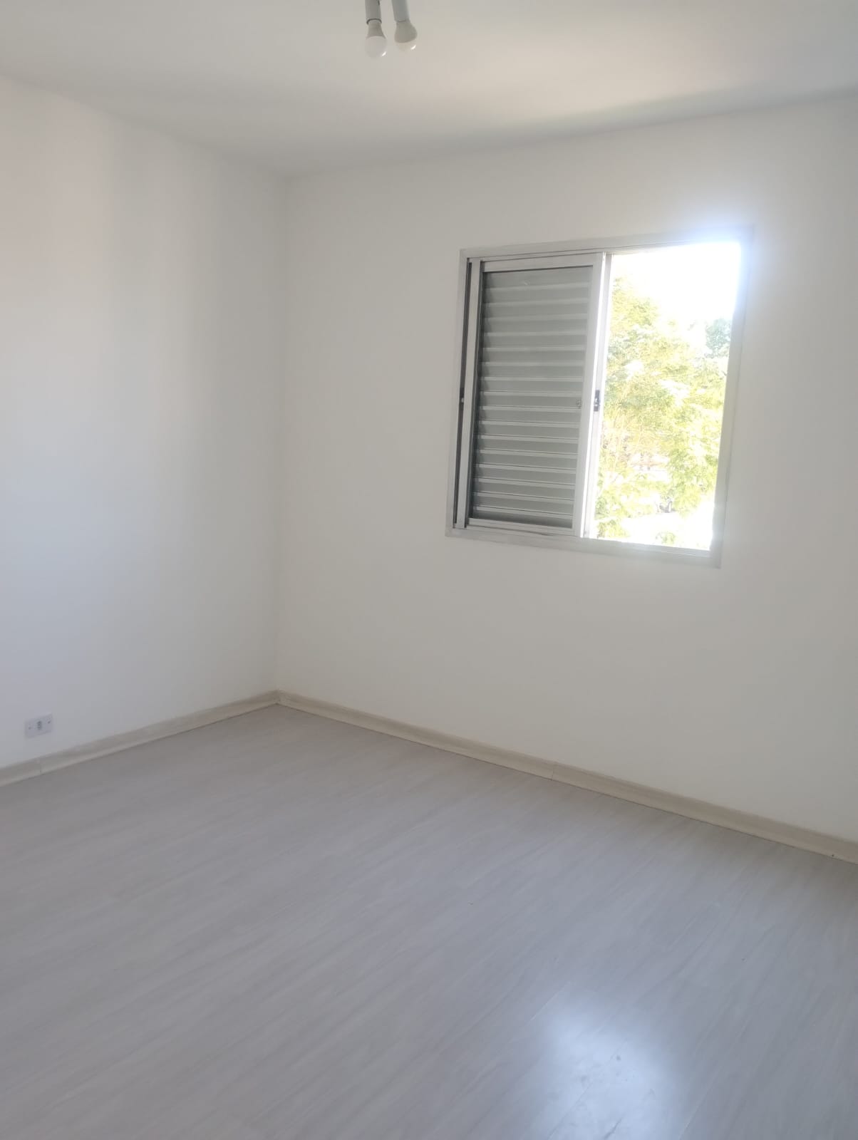 Apartamento com 02 Quartos - Edifício Crisântemo - Rio das Pedras - Cotia/SP