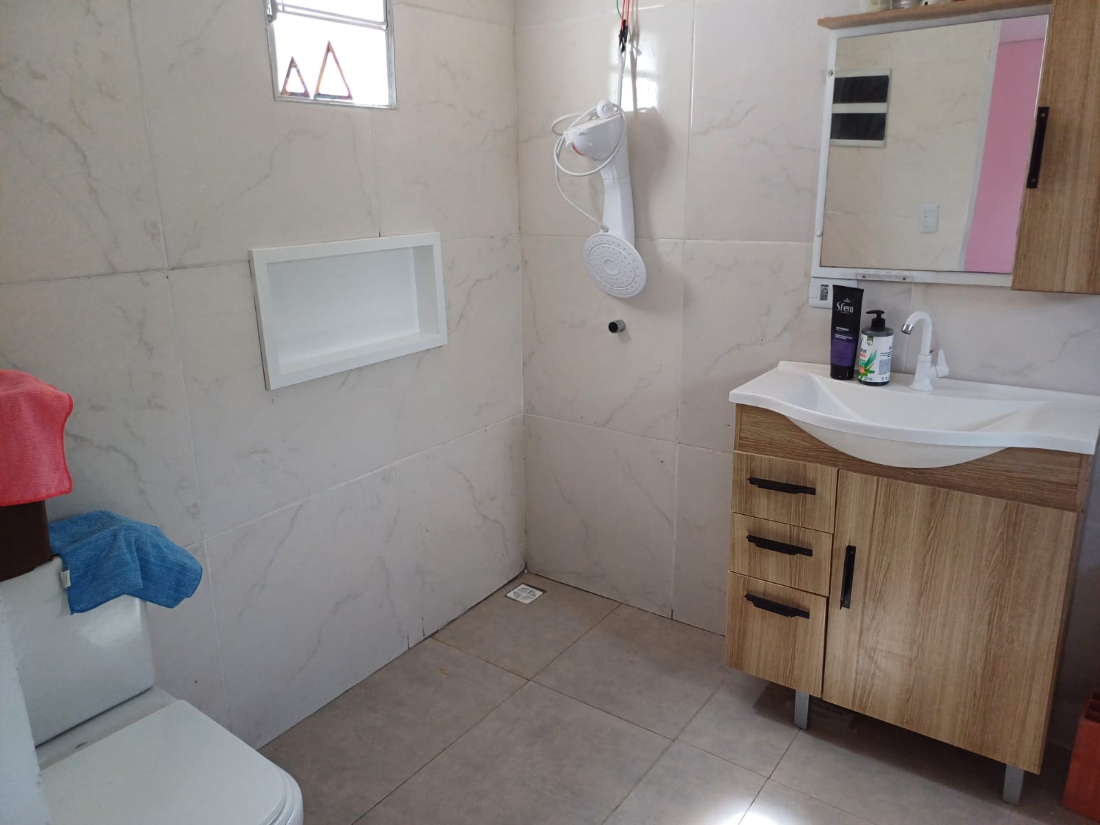 Casa com 03 Quartos - Condomínio Colinas de Cotia - Cotia/SP