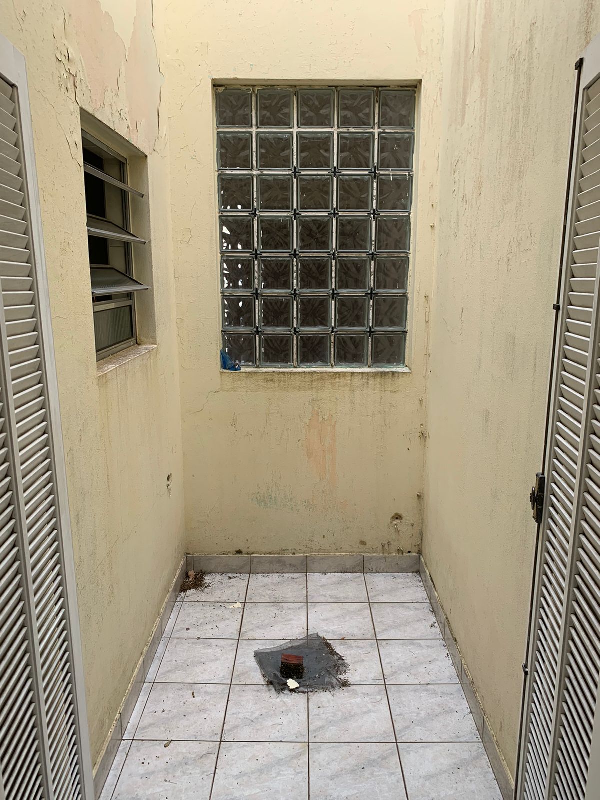 Casa com 02 Quartos - Jardim dos Ipês - Cotia/SP