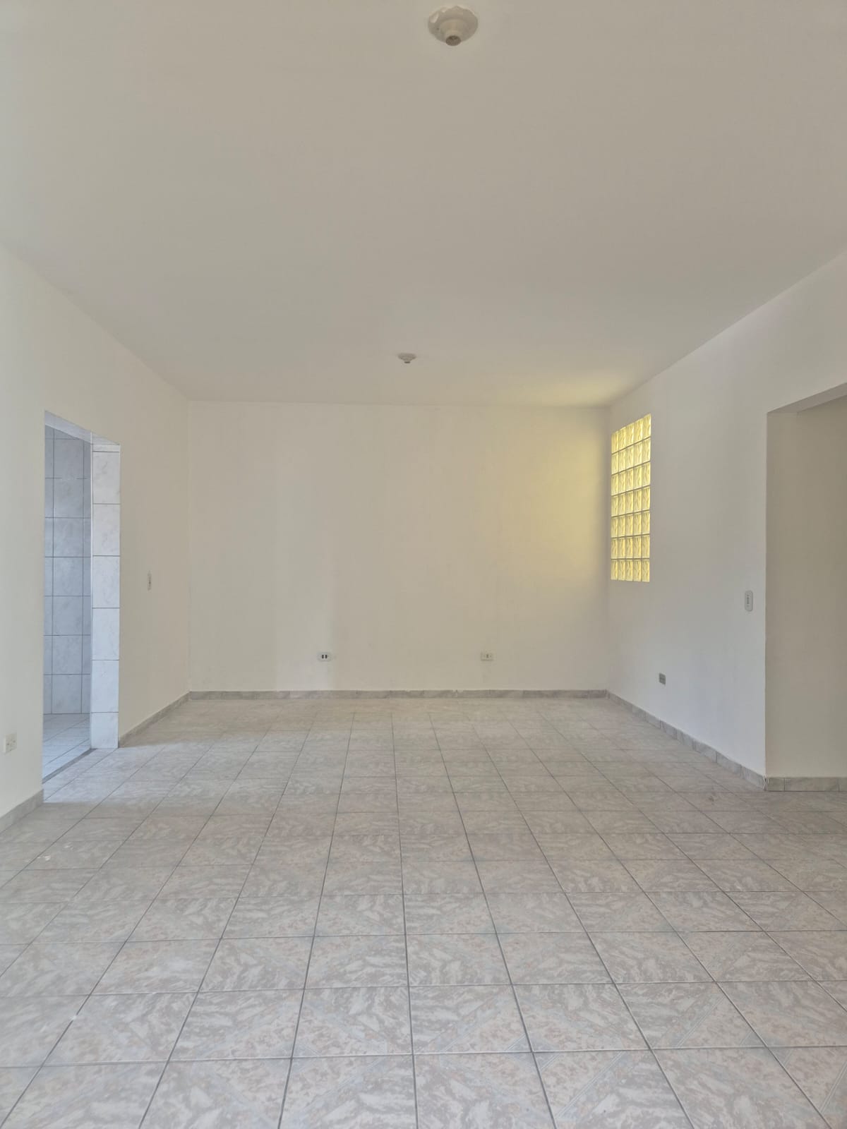 Casa com 02 Quartos - Jardim dos Ipês - Cotia/SP