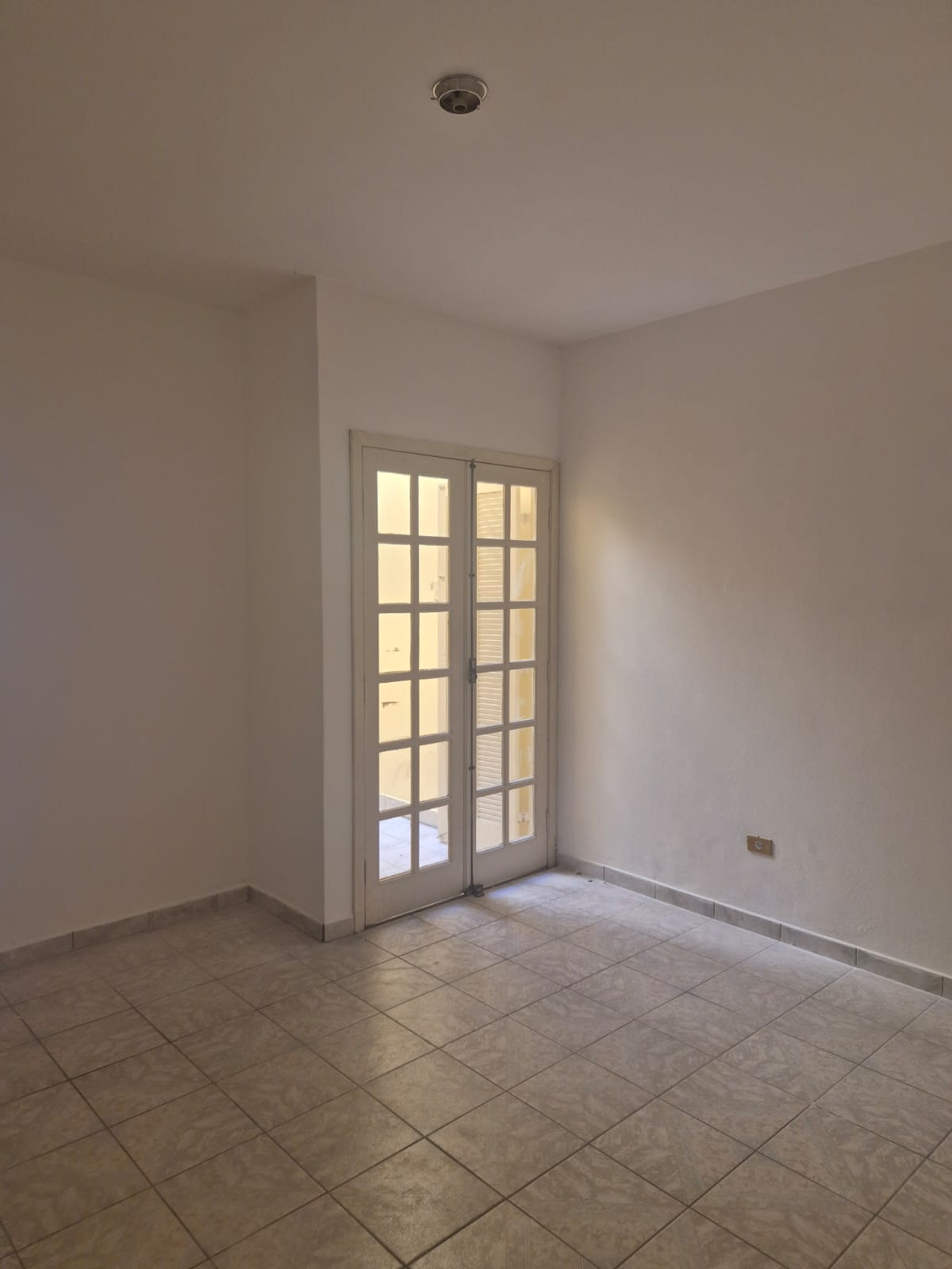 Casa com 02 Quartos - Jardim dos Ipês - Cotia/SP