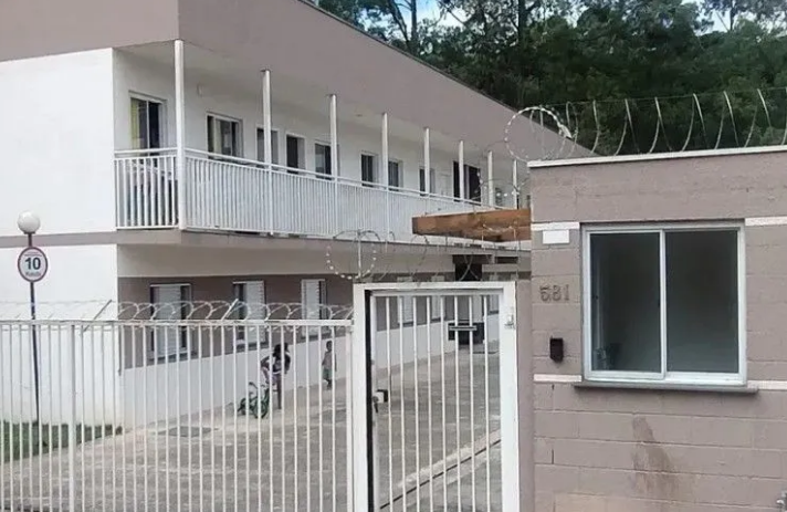 Casa à venda com 2 quartos, 48m² - Foto 1