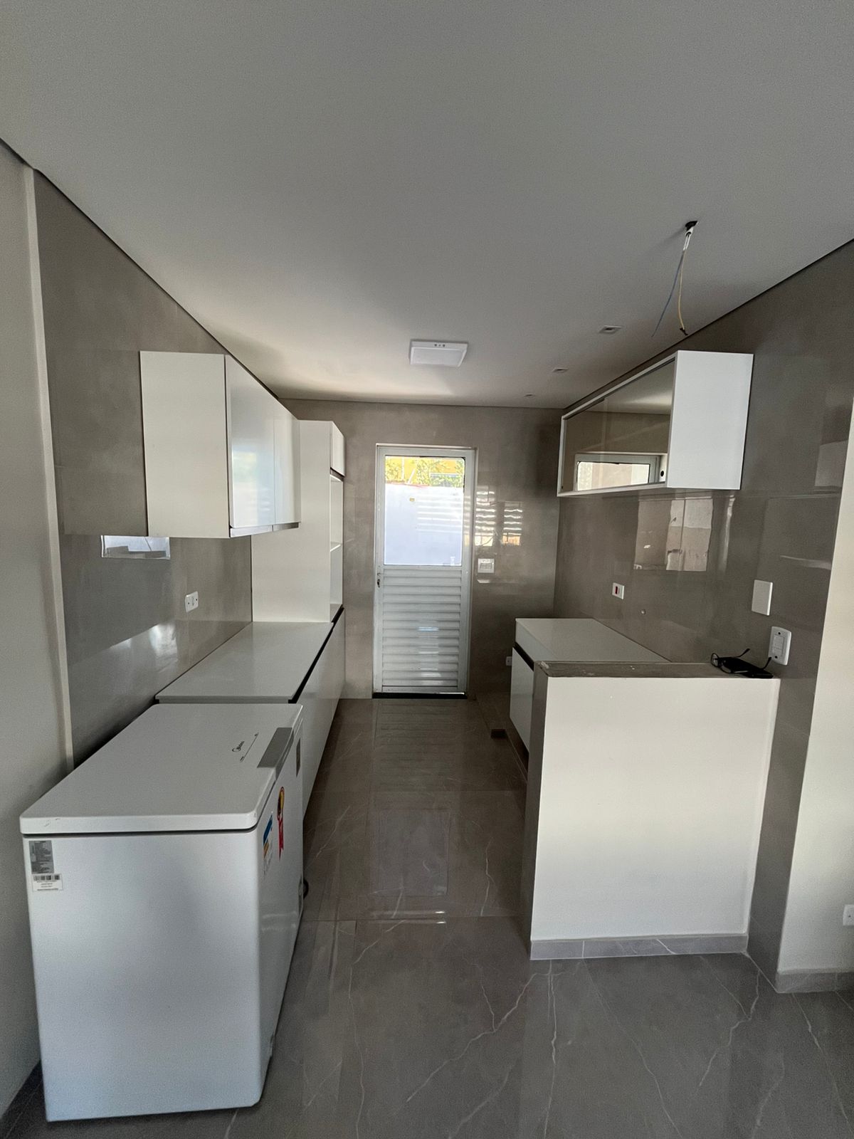 Casa com 02 Quartos  - Condomínio Residencial Ilha de Malta -  Chácara Ondas Verdes - Cotia/SP