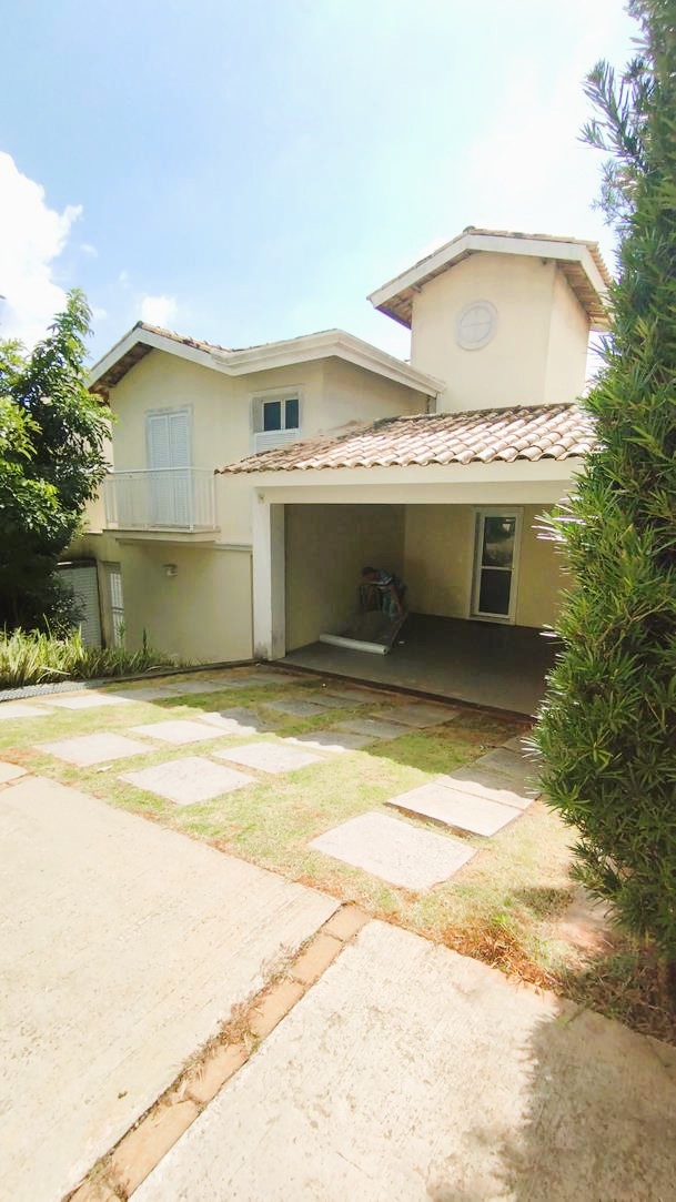Casa para alugar com 4 quartos, 237m² - Foto 1