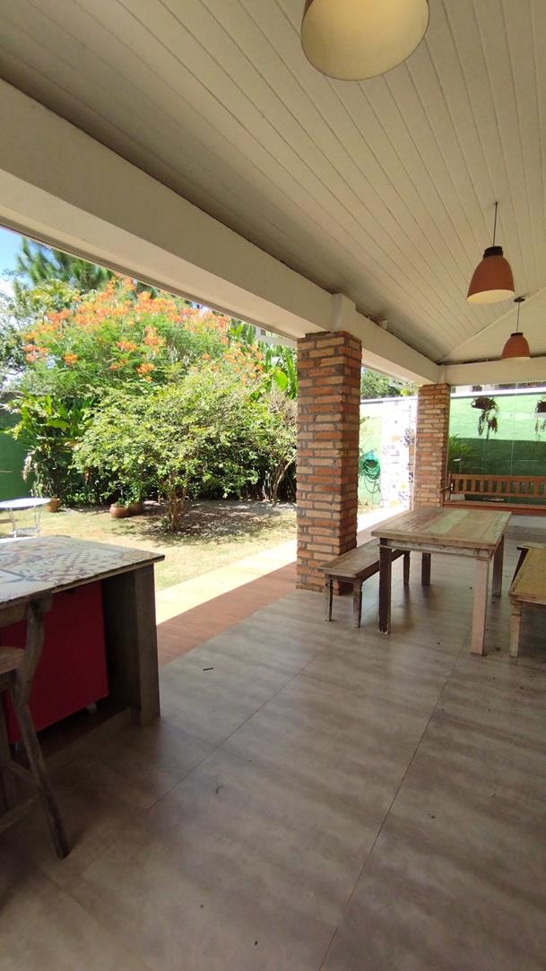 Casa para alugar com 4 quartos, 237m² - Foto 4