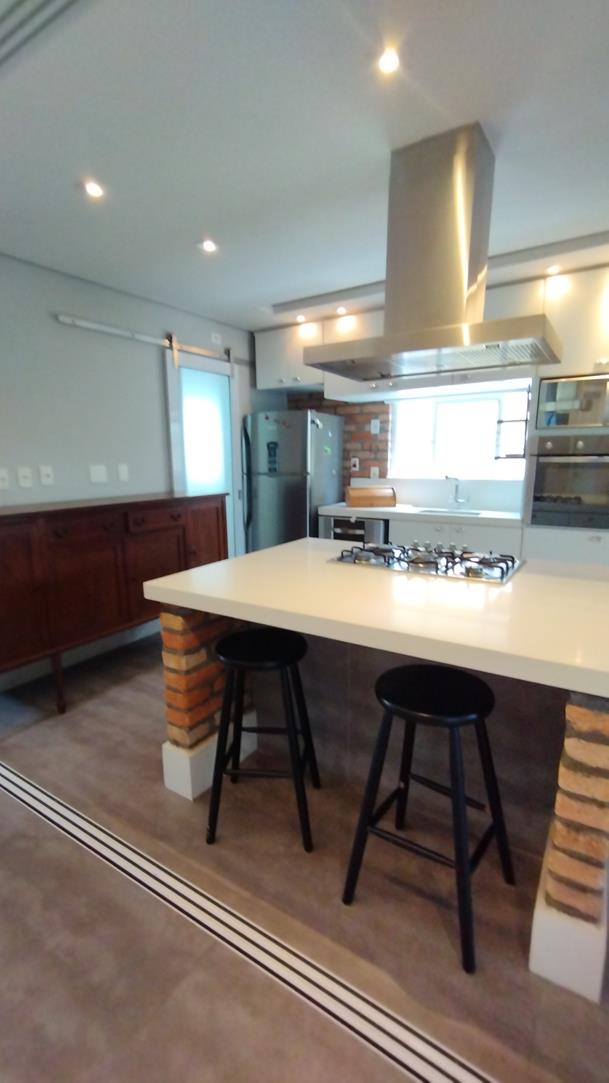 Casa para alugar com 4 quartos, 237m² - Foto 10
