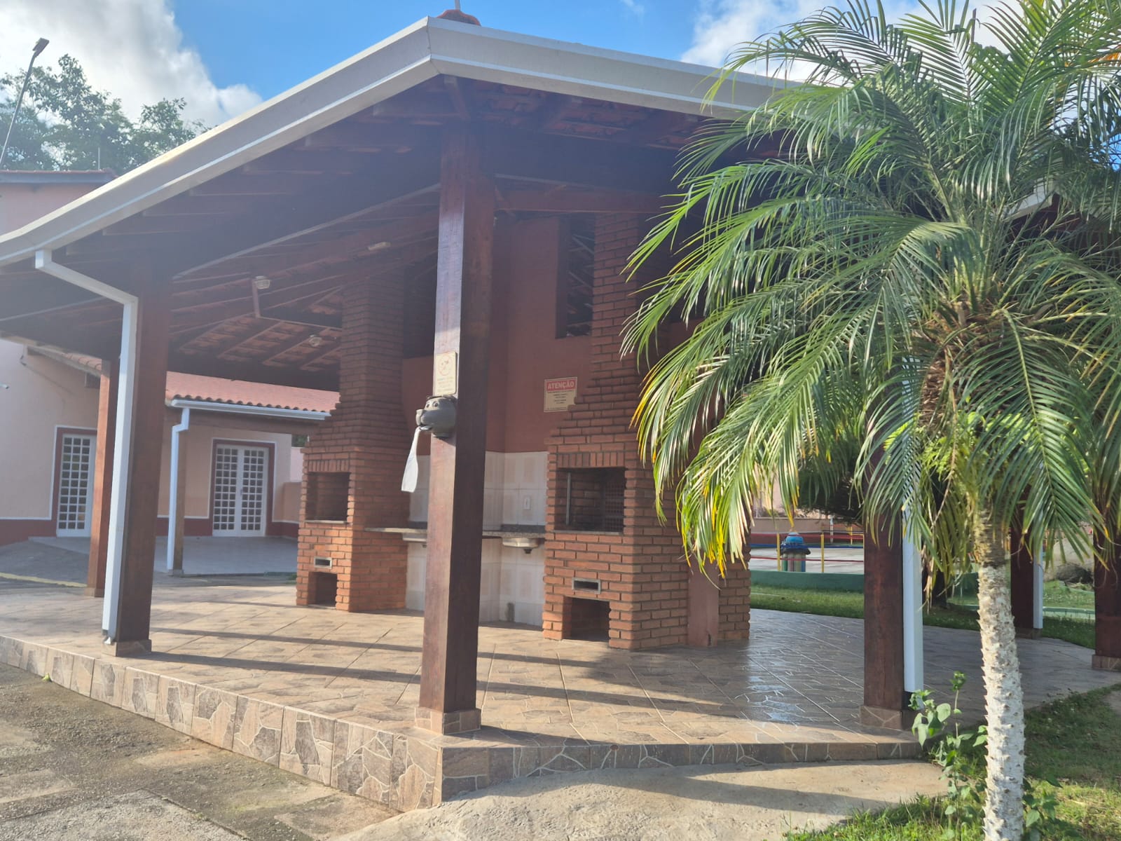 Casa com 02 Quartos - Condomínio Recanto das Graças I - Cotia/SP