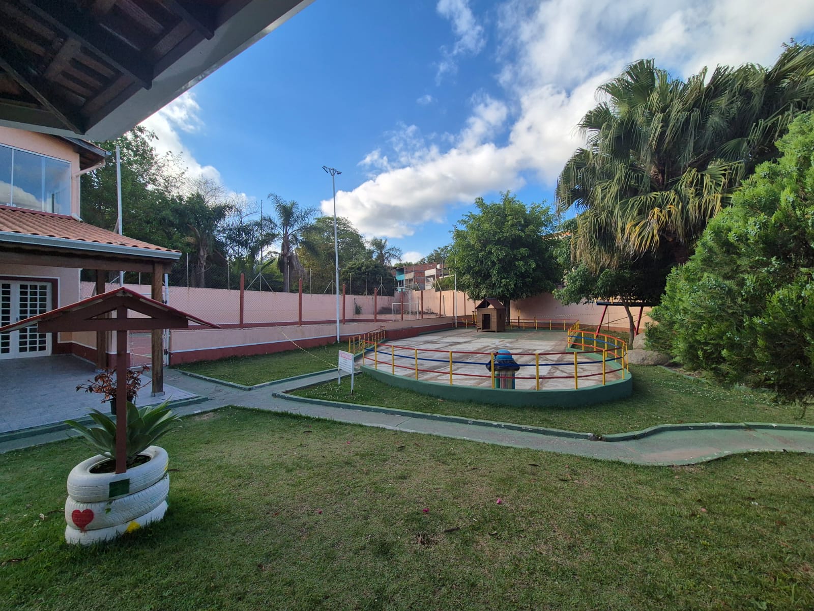 Casa com 02 Quartos - Condomínio Recanto das Graças I - Cotia/SP