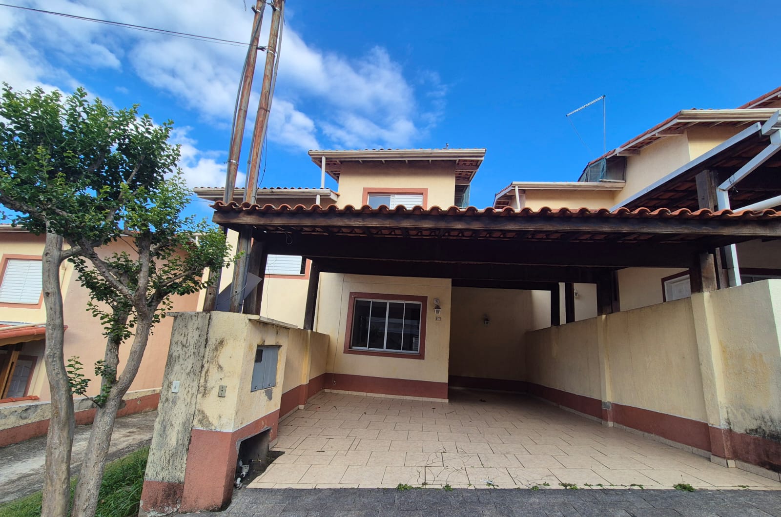 Casa com 02 Quartos - Condomínio Recanto das Graças I - Cotia/SP