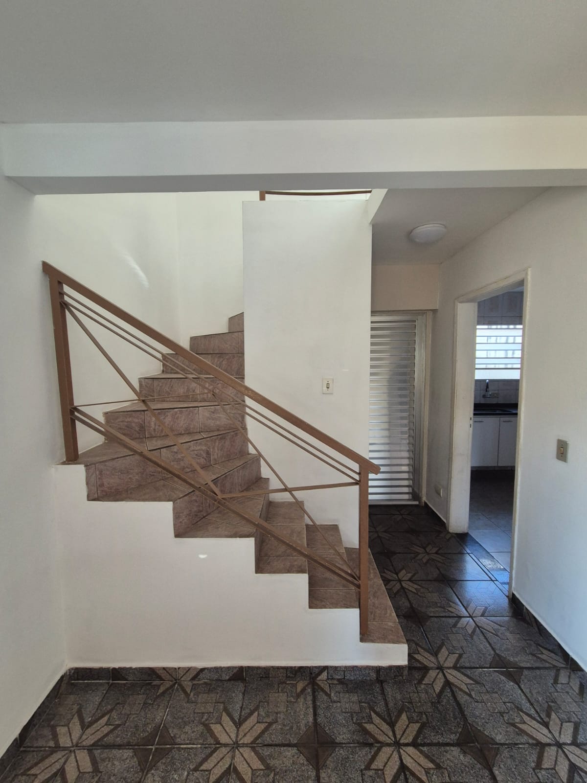 Casa com 02 Quartos - Condomínio Recanto das Graças I - Cotia/SP