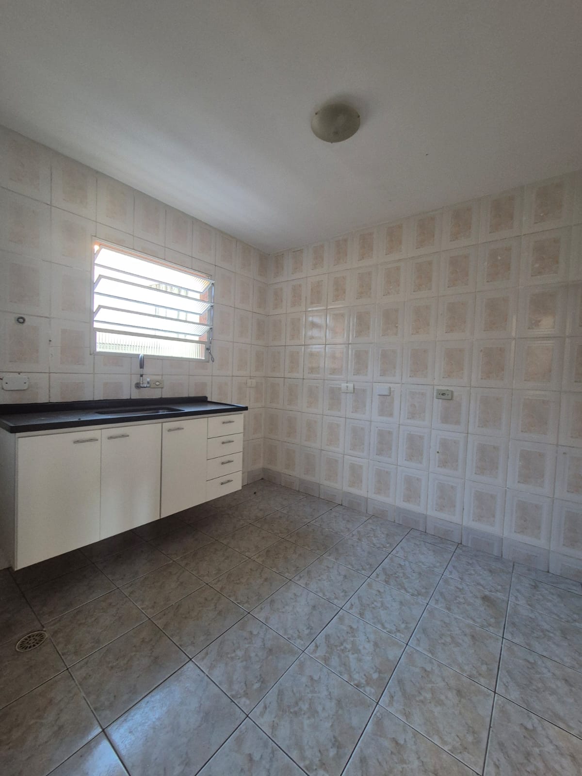 Casa com 02 Quartos - Condomínio Recanto das Graças I - Cotia/SP