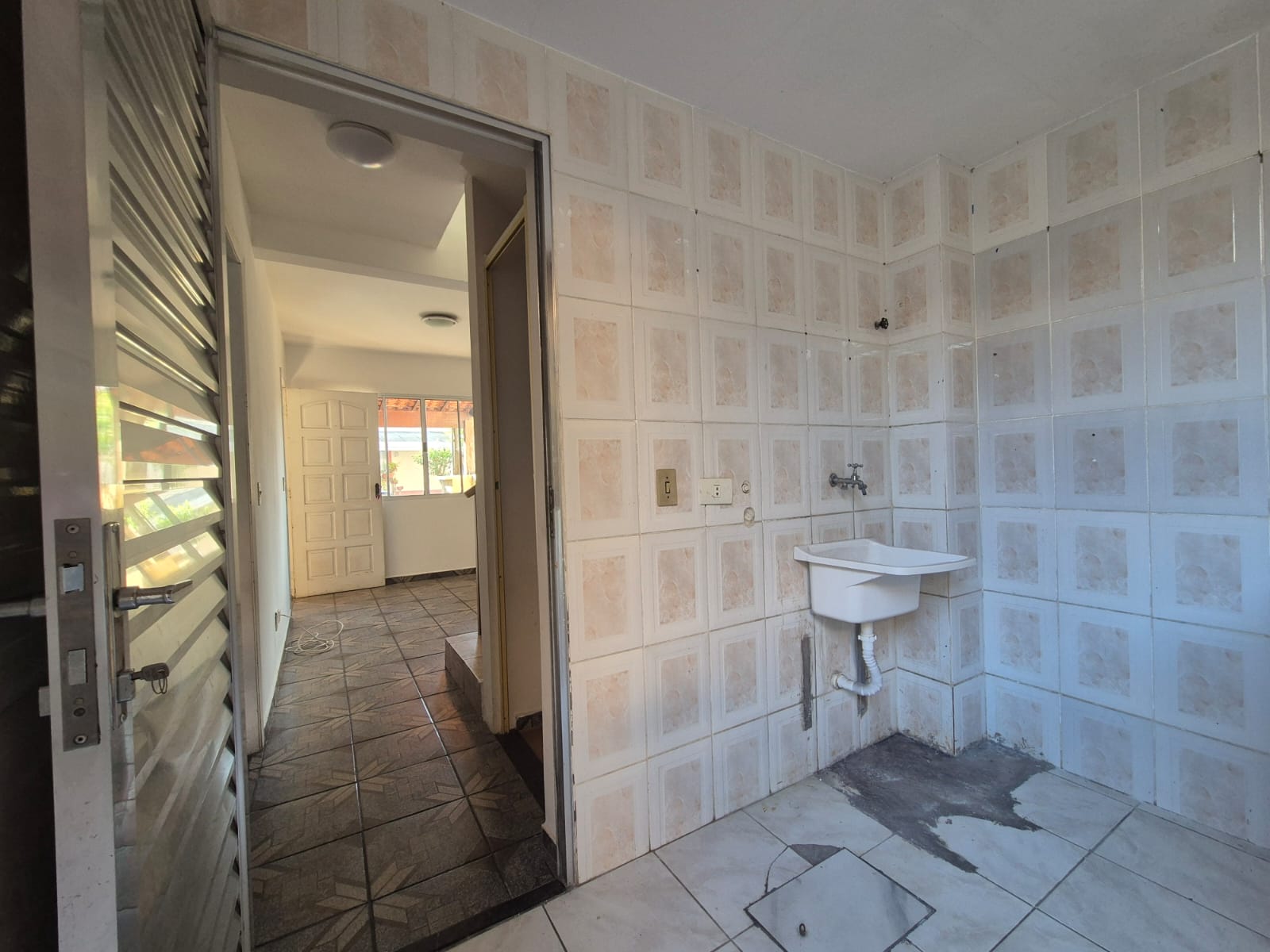 Casa com 02 Quartos - Condomínio Recanto das Graças I - Cotia/SP