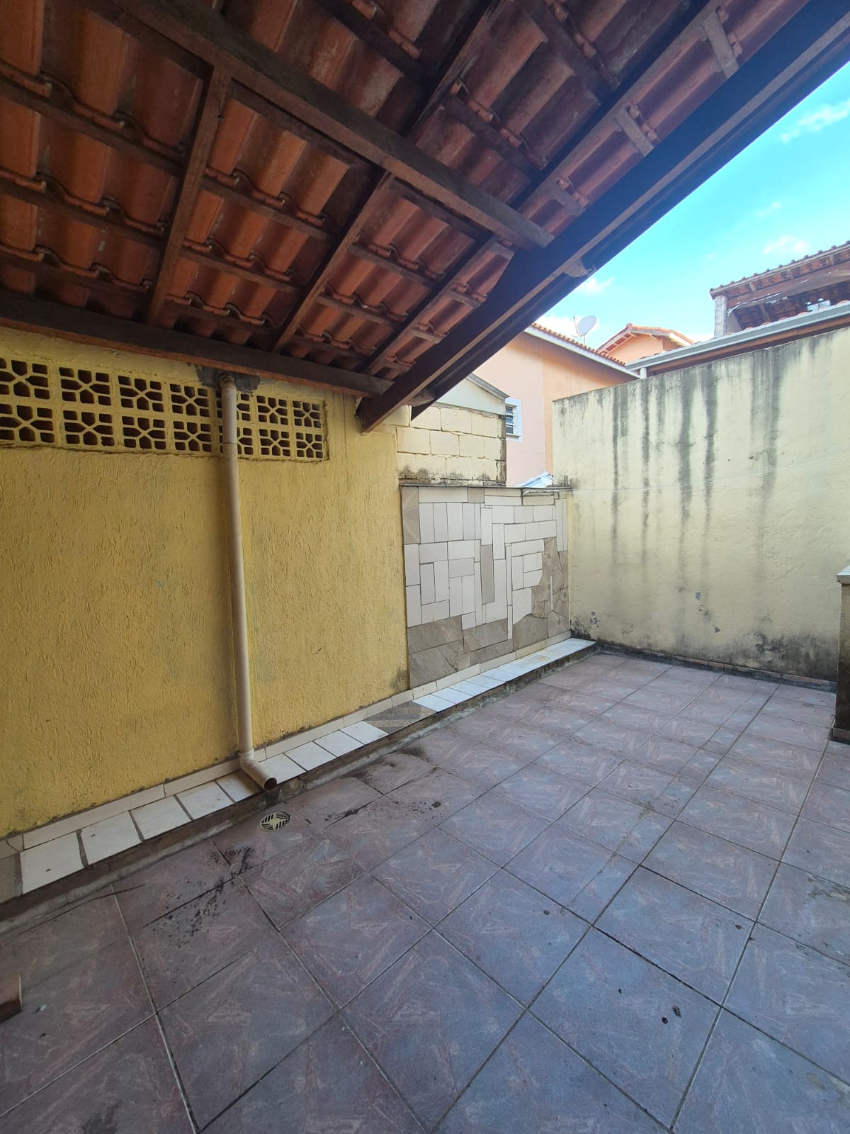 Casa com 02 Quartos - Condomínio Recanto das Graças I - Cotia/SP